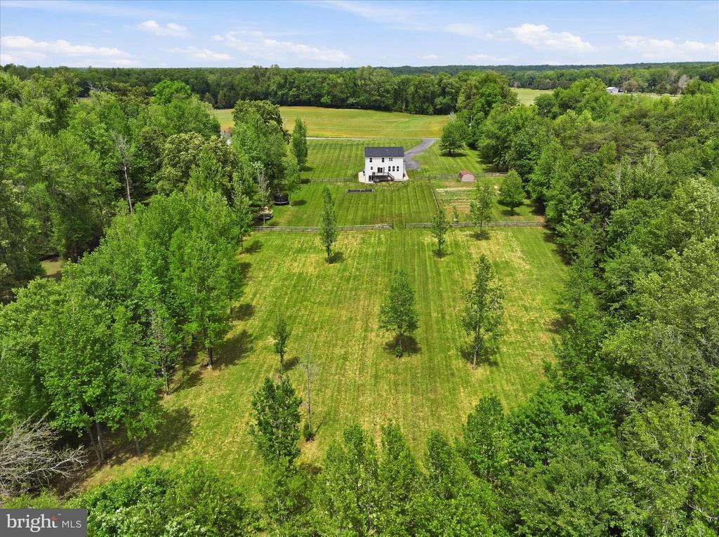 9404 ROBERT E LEE DR, SPOTSYLVANIA, Virginia 22551, 4 Bedrooms Bedrooms, ,2 BathroomsBathrooms,Residential,9404 ROBERT E LEE DR,VASP2041580 MLS # VASP2041580