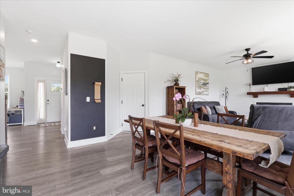 9404 ROBERT E LEE DR, SPOTSYLVANIA, Virginia 22551, 4 Bedrooms Bedrooms, ,2 BathroomsBathrooms,Residential,9404 ROBERT E LEE DR,VASP2041580 MLS # VASP2041580