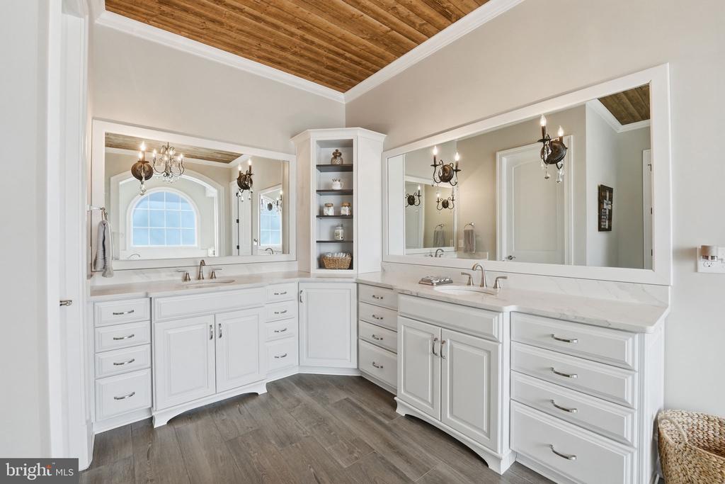 11215 PRESWICK LN, SPOTSYLVANIA, Virginia 22551, 5 Bedrooms Bedrooms, ,5 BathroomsBathrooms,Residential,11215 PRESWICK LN,VASP2041934 MLS # VASP2041934
