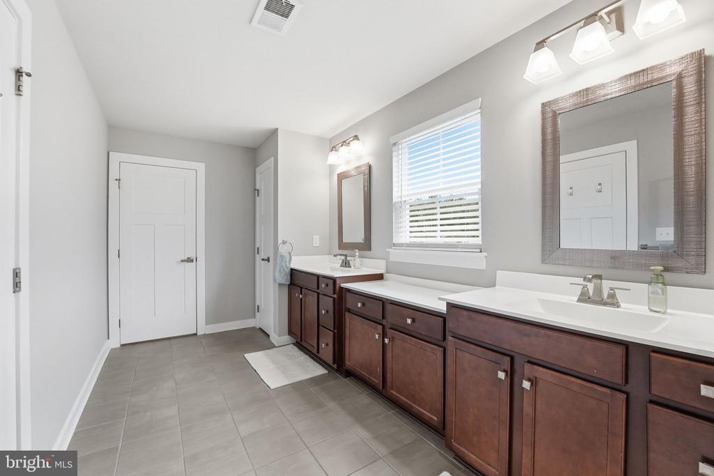 6438 BOB WHITE DR, WARRENTON, Virginia 20187, 5 Bedrooms Bedrooms, ,4 BathroomsBathrooms,Residential,6438 BOB WHITE DR,VAFQ2022060 MLS # VAFQ2022060