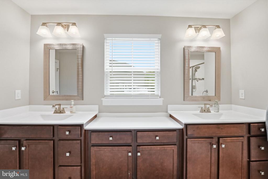 6438 BOB WHITE DR, WARRENTON, Virginia 20187, 5 Bedrooms Bedrooms, ,4 BathroomsBathrooms,Residential,6438 BOB WHITE DR,VAFQ2022060 MLS # VAFQ2022060