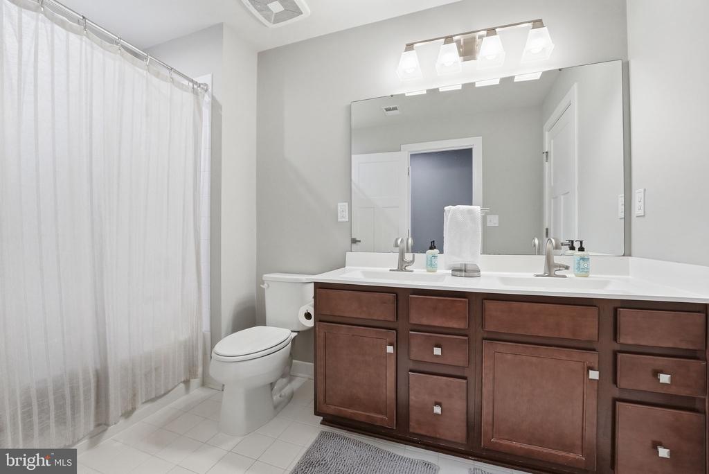 6438 BOB WHITE DR, WARRENTON, Virginia 20187, 5 Bedrooms Bedrooms, ,4 BathroomsBathrooms,Residential,6438 BOB WHITE DR,VAFQ2022060 MLS # VAFQ2022060