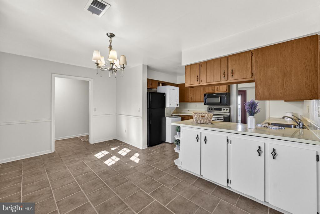 52 LEEDS CT, WARRENTON, Virginia 20186, 3 Bedrooms Bedrooms, ,2 BathroomsBathrooms,Residential,52 LEEDS CT,VAFQ2022082 MLS # VAFQ2022082