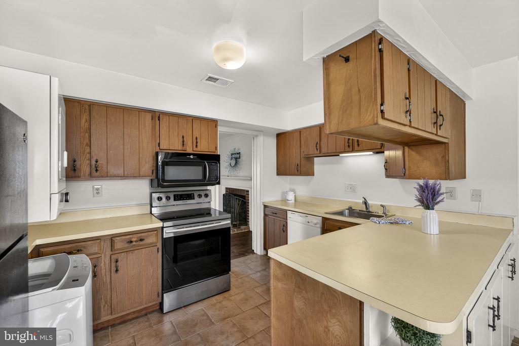 52 LEEDS CT, WARRENTON, Virginia 20186, 3 Bedrooms Bedrooms, ,2 BathroomsBathrooms,Residential,52 LEEDS CT,VAFQ2022082 MLS # VAFQ2022082