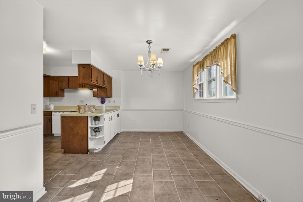 52 LEEDS CT, WARRENTON, Virginia 20186, 3 Bedrooms Bedrooms, ,2 BathroomsBathrooms,Residential,52 LEEDS CT,VAFQ2022082 MLS # VAFQ2022082