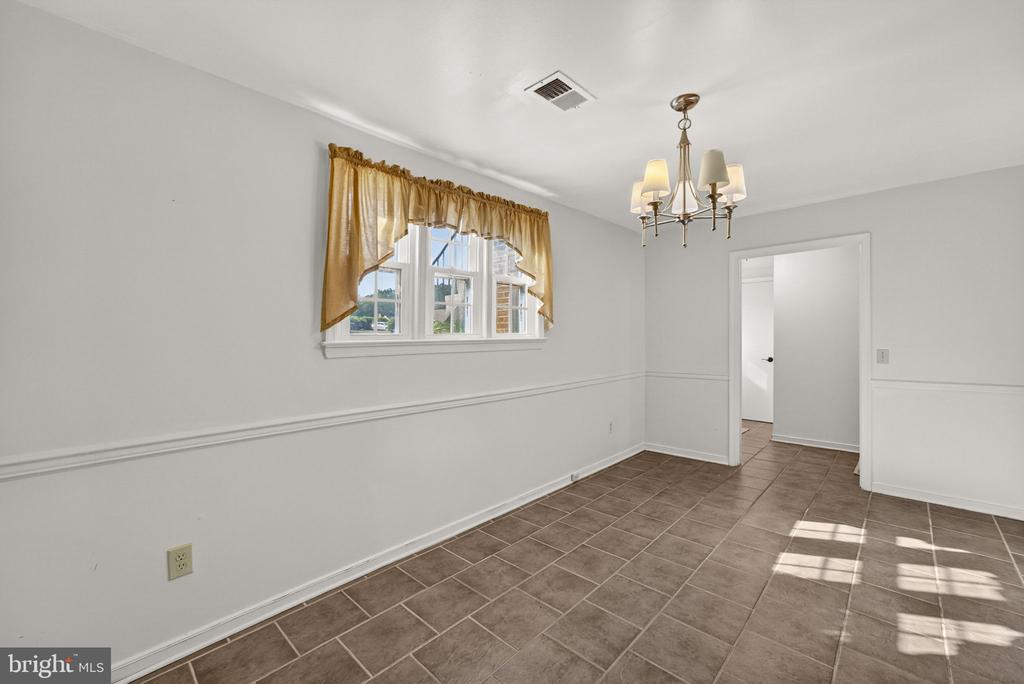 52 LEEDS CT, WARRENTON, Virginia 20186, 3 Bedrooms Bedrooms, ,2 BathroomsBathrooms,Residential,52 LEEDS CT,VAFQ2022082 MLS # VAFQ2022082