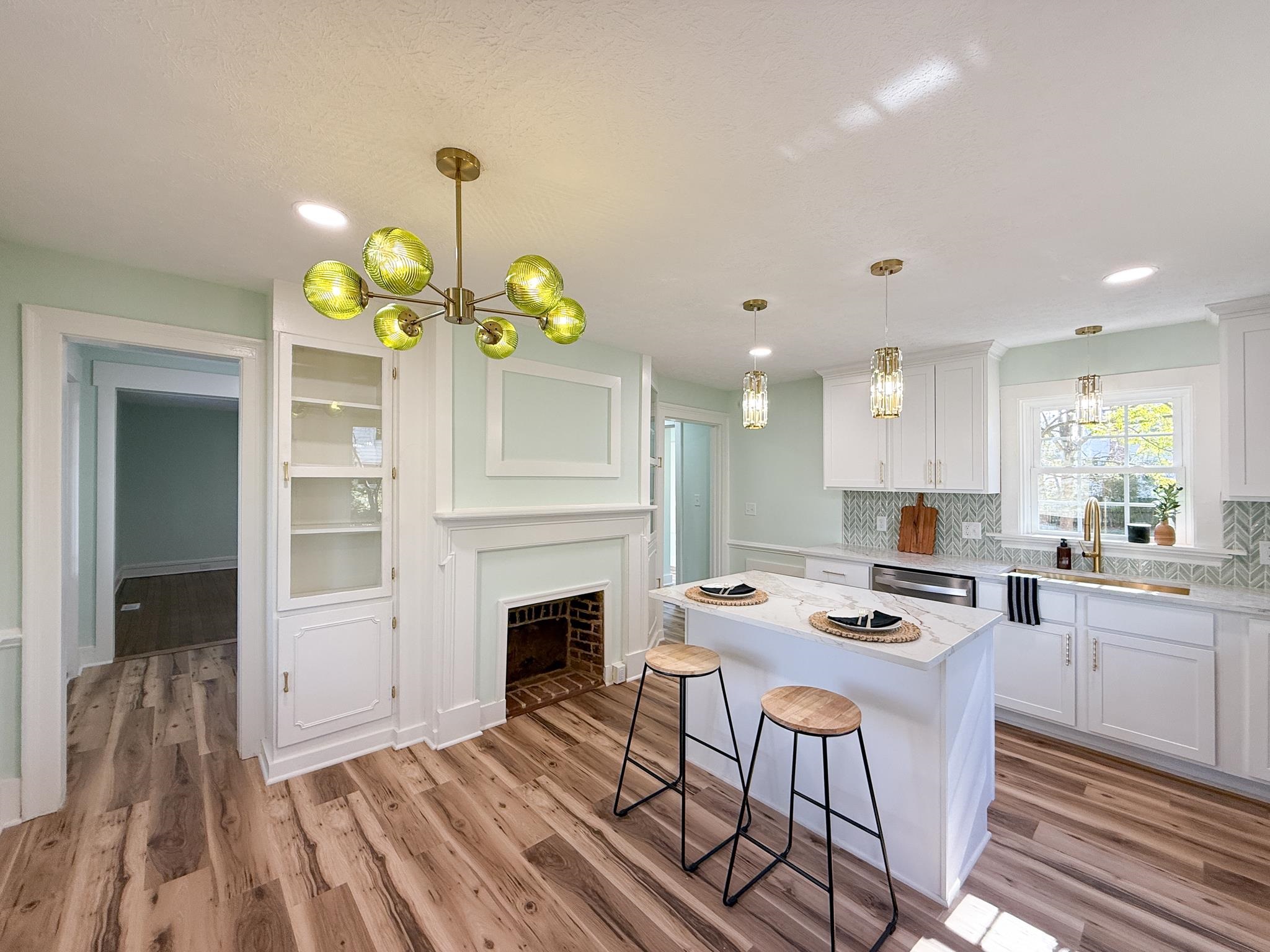 1202 W BEVERLEY ST, STAUNTON, Virginia 24401, 3 Bedrooms Bedrooms, ,2 BathroomsBathrooms,Residential,1202 W BEVERLEY ST,677156 MLS # 677156