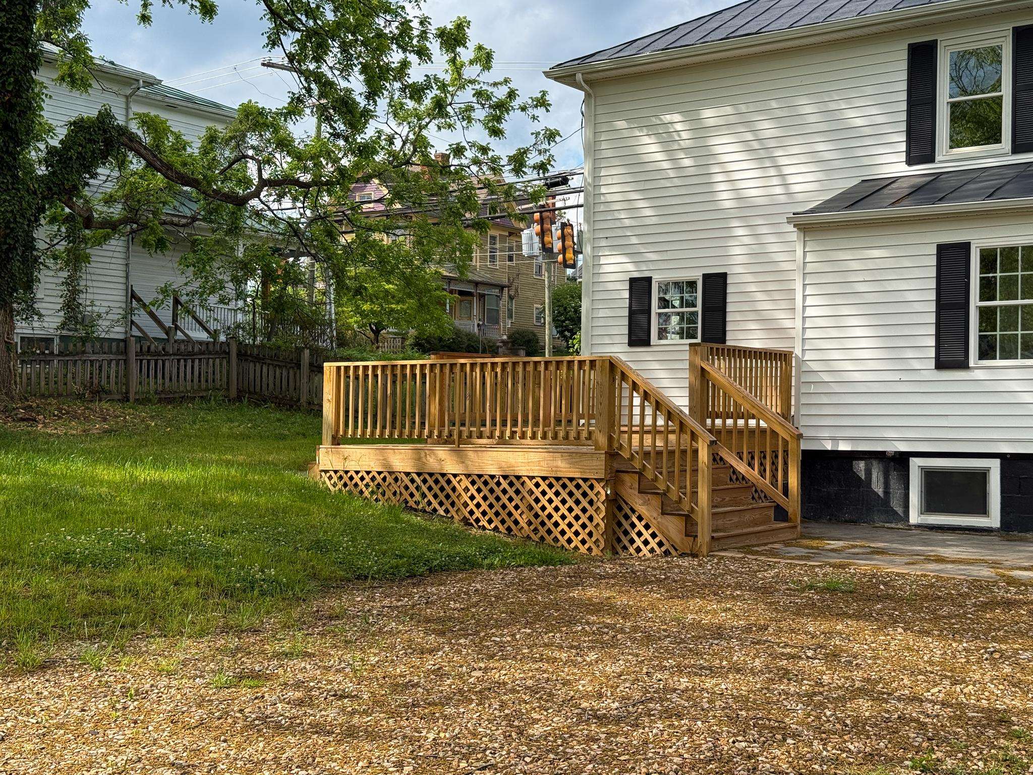 1202 W BEVERLEY ST, STAUNTON, Virginia 24401, 3 Bedrooms Bedrooms, ,2 BathroomsBathrooms,Residential,1202 W BEVERLEY ST,677156 MLS # 677156