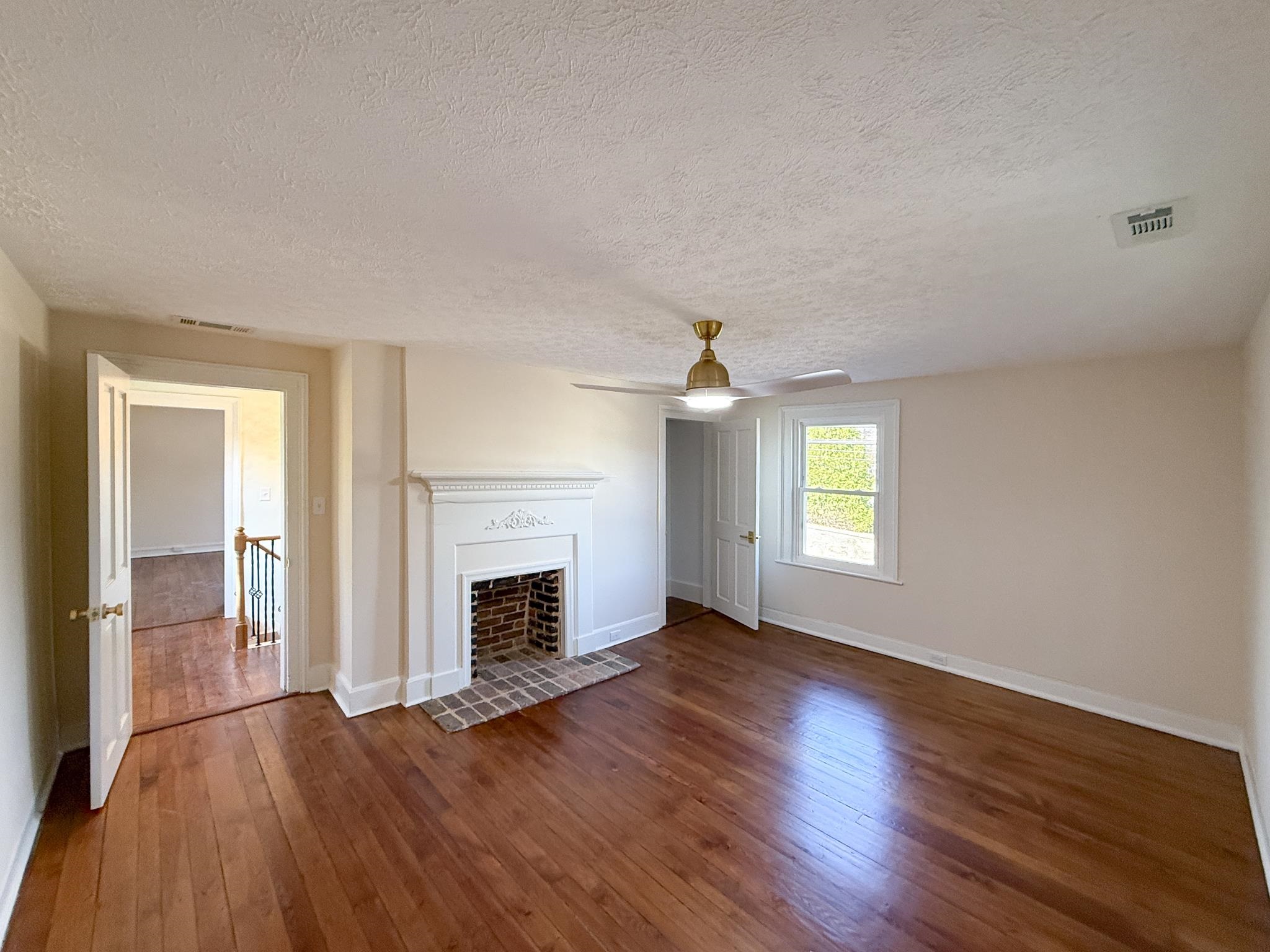 1202 W BEVERLEY ST, STAUNTON, Virginia 24401, 3 Bedrooms Bedrooms, ,2 BathroomsBathrooms,Residential,1202 W BEVERLEY ST,677156 MLS # 677156