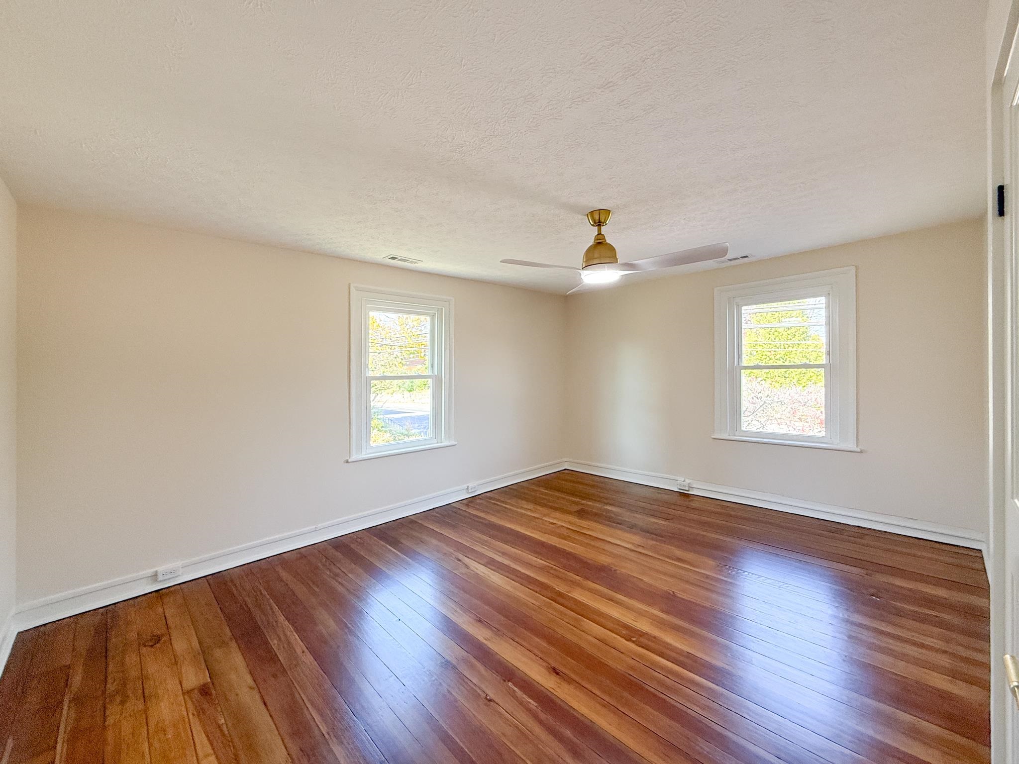 1202 W BEVERLEY ST, STAUNTON, Virginia 24401, 3 Bedrooms Bedrooms, ,2 BathroomsBathrooms,Residential,1202 W BEVERLEY ST,677156 MLS # 677156