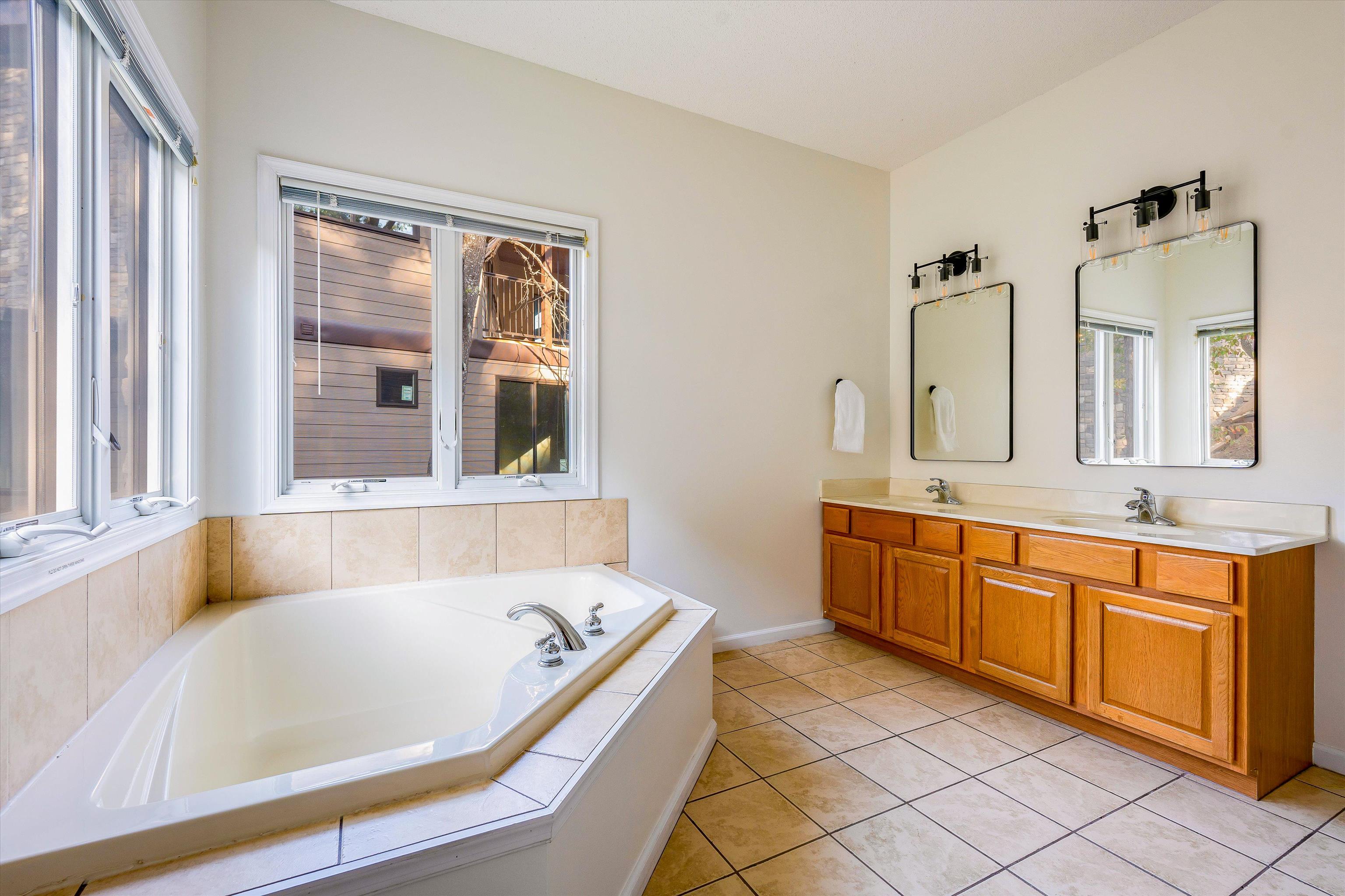 559 RAINIER RD, MCGAHEYSVILLE, Virginia 22840, 6 Bedrooms Bedrooms, ,3 BathroomsBathrooms,Residential,559 RAINIER RD,677158 MLS # 677158