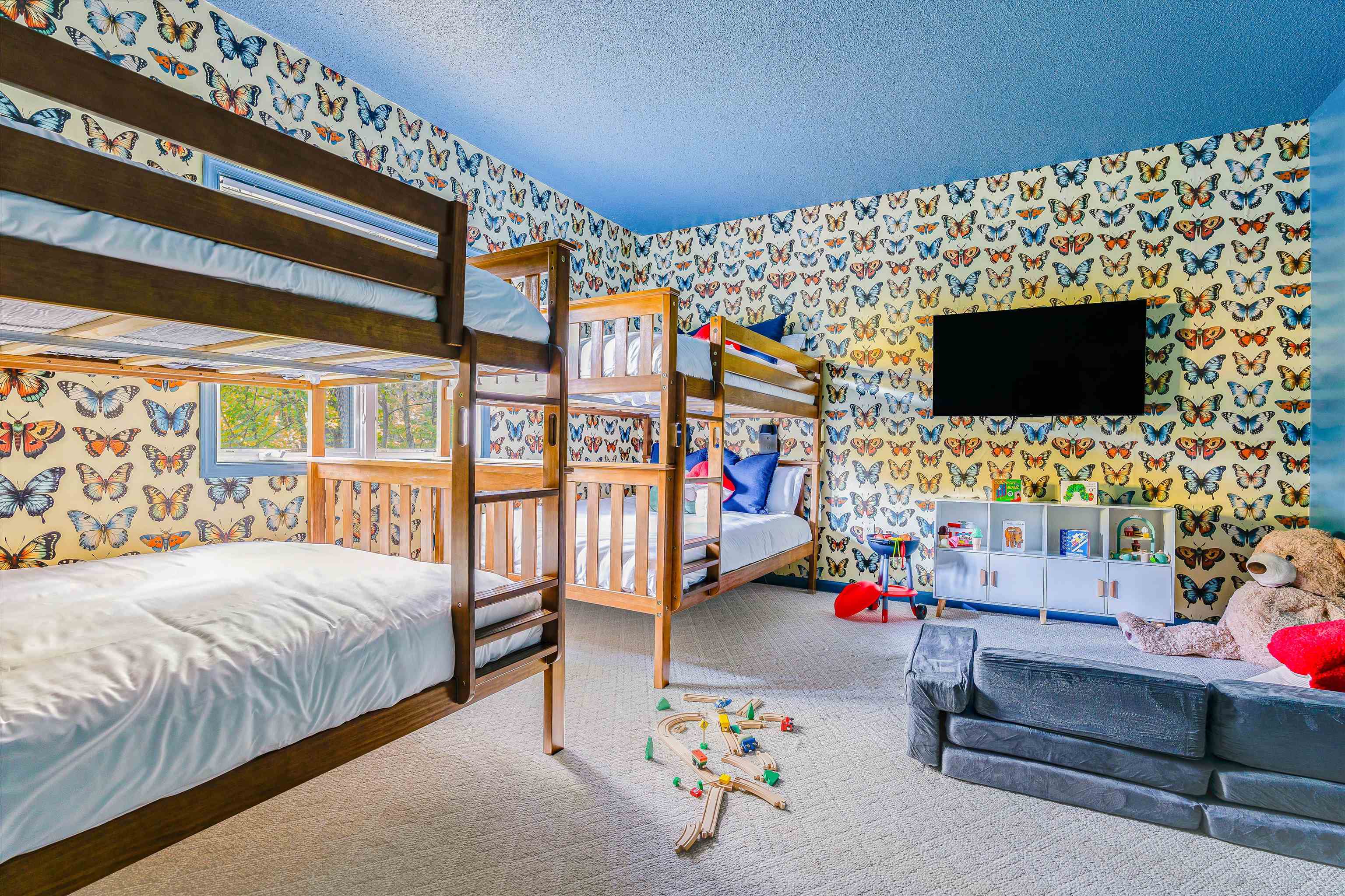 559 RAINIER RD, MCGAHEYSVILLE, Virginia 22840, 6 Bedrooms Bedrooms, ,3 BathroomsBathrooms,Residential,559 RAINIER RD,677158 MLS # 677158
