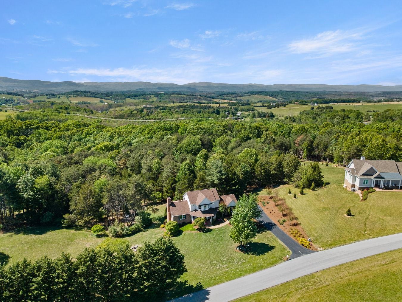 269 BALDWIN LN, STAUNTON, Virginia 24401, 4 Bedrooms Bedrooms, ,4 BathroomsBathrooms,Residential,269 BALDWIN LN,677167 MLS # 677167