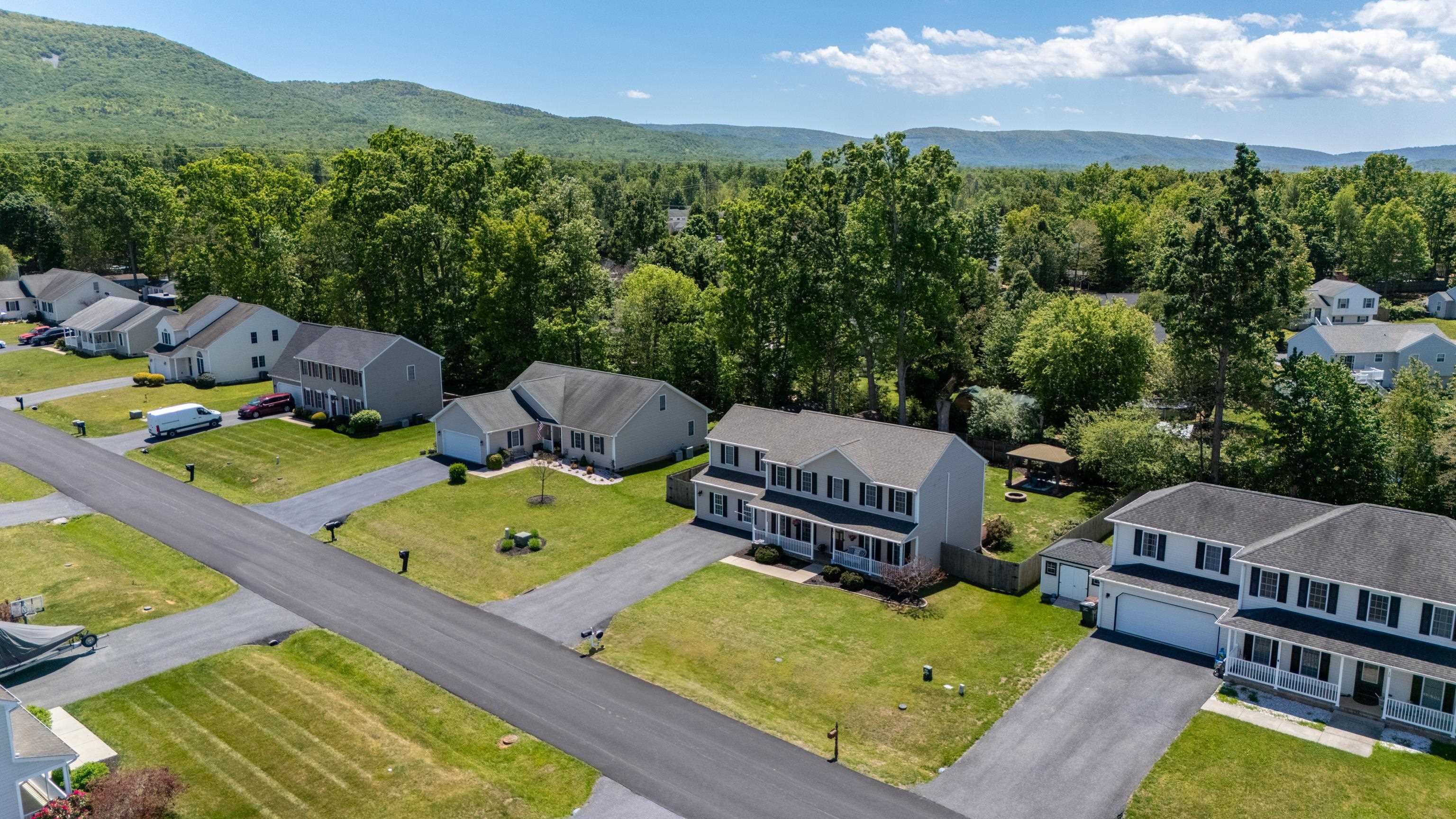 21 LADY SLIPPER DR, WAYNESBORO, Virginia 22980, 4 Bedrooms Bedrooms, ,2 BathroomsBathrooms,Residential,21 LADY SLIPPER DR,677171 MLS # 677171