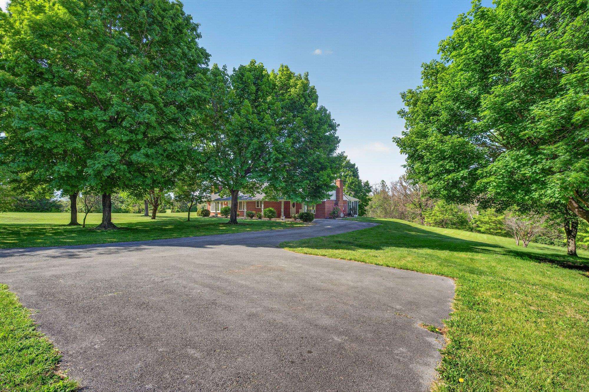 17421 SPOTSWOOD TRL, ELKTON, Virginia 22827, 3 Bedrooms Bedrooms, ,2 BathroomsBathrooms,Residential,17421 SPOTSWOOD TRL,677172 MLS # 677172