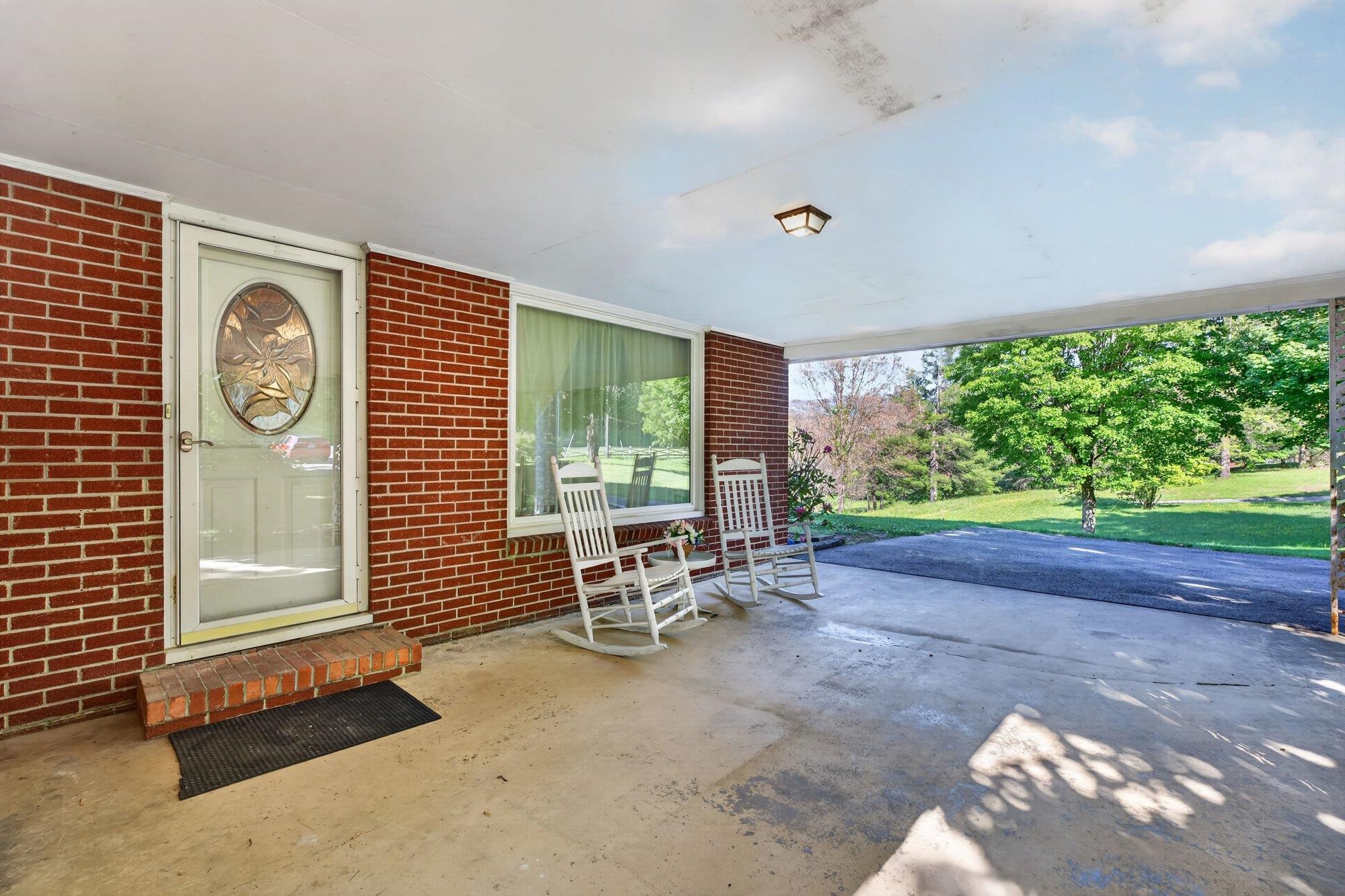 17421 SPOTSWOOD TRL, ELKTON, Virginia 22827, 3 Bedrooms Bedrooms, ,2 BathroomsBathrooms,Residential,17421 SPOTSWOOD TRL,677172 MLS # 677172