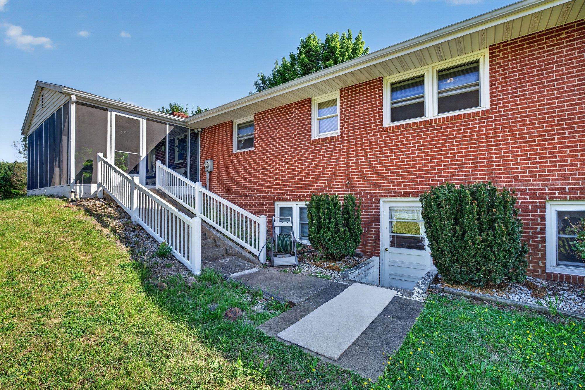 17421 SPOTSWOOD TRL, ELKTON, Virginia 22827, 3 Bedrooms Bedrooms, ,2 BathroomsBathrooms,Residential,17421 SPOTSWOOD TRL,677172 MLS # 677172
