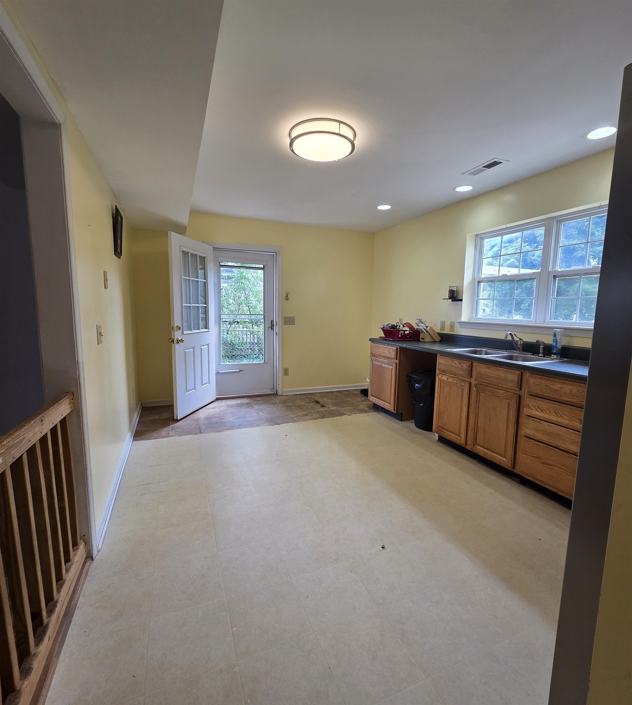 365 S MAGNOLIA AVE, WAYNESBORO, Virginia 22980, 3 Bedrooms Bedrooms, ,2 BathroomsBathrooms,Residential,365 S MAGNOLIA AVE,677180 MLS # 677180