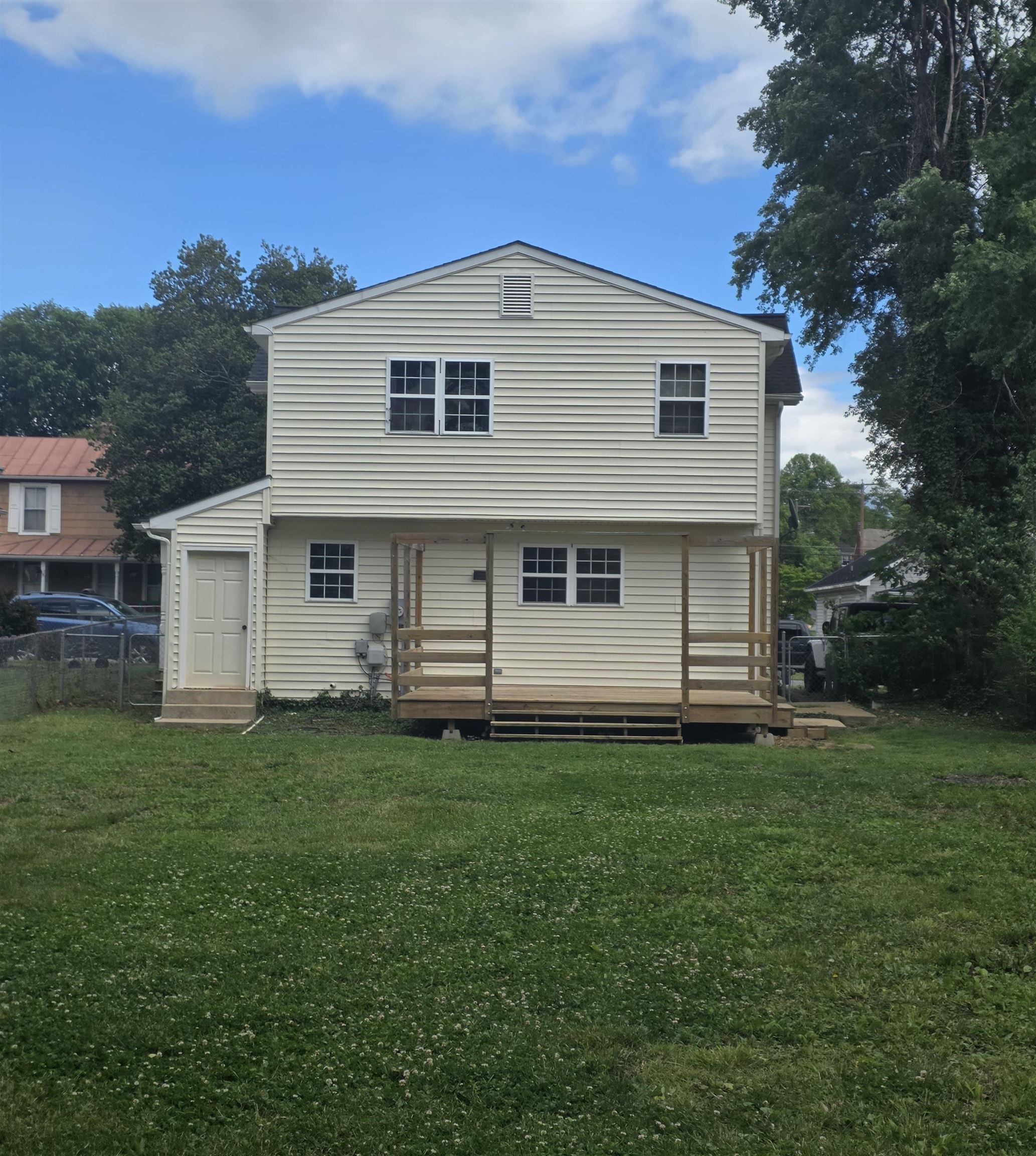 365 S MAGNOLIA AVE, WAYNESBORO, Virginia 22980, 3 Bedrooms Bedrooms, ,2 BathroomsBathrooms,Residential,365 S MAGNOLIA AVE,677180 MLS # 677180