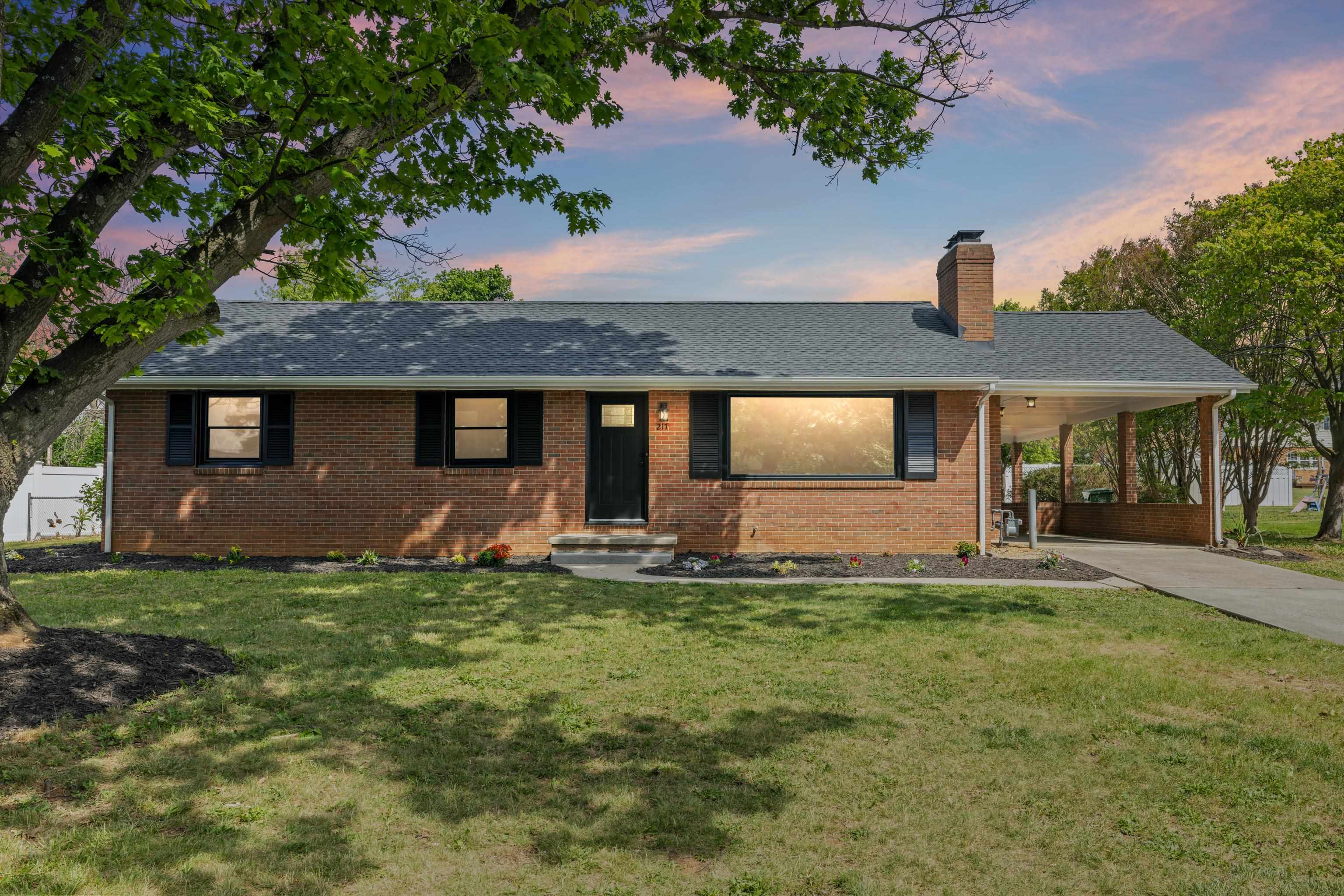 217 STONEWALL DR, WAYNESBORO, Virginia 22980, 4 Bedrooms Bedrooms, ,3 BathroomsBathrooms,Residential,217 STONEWALL DR,677188 MLS # 677188