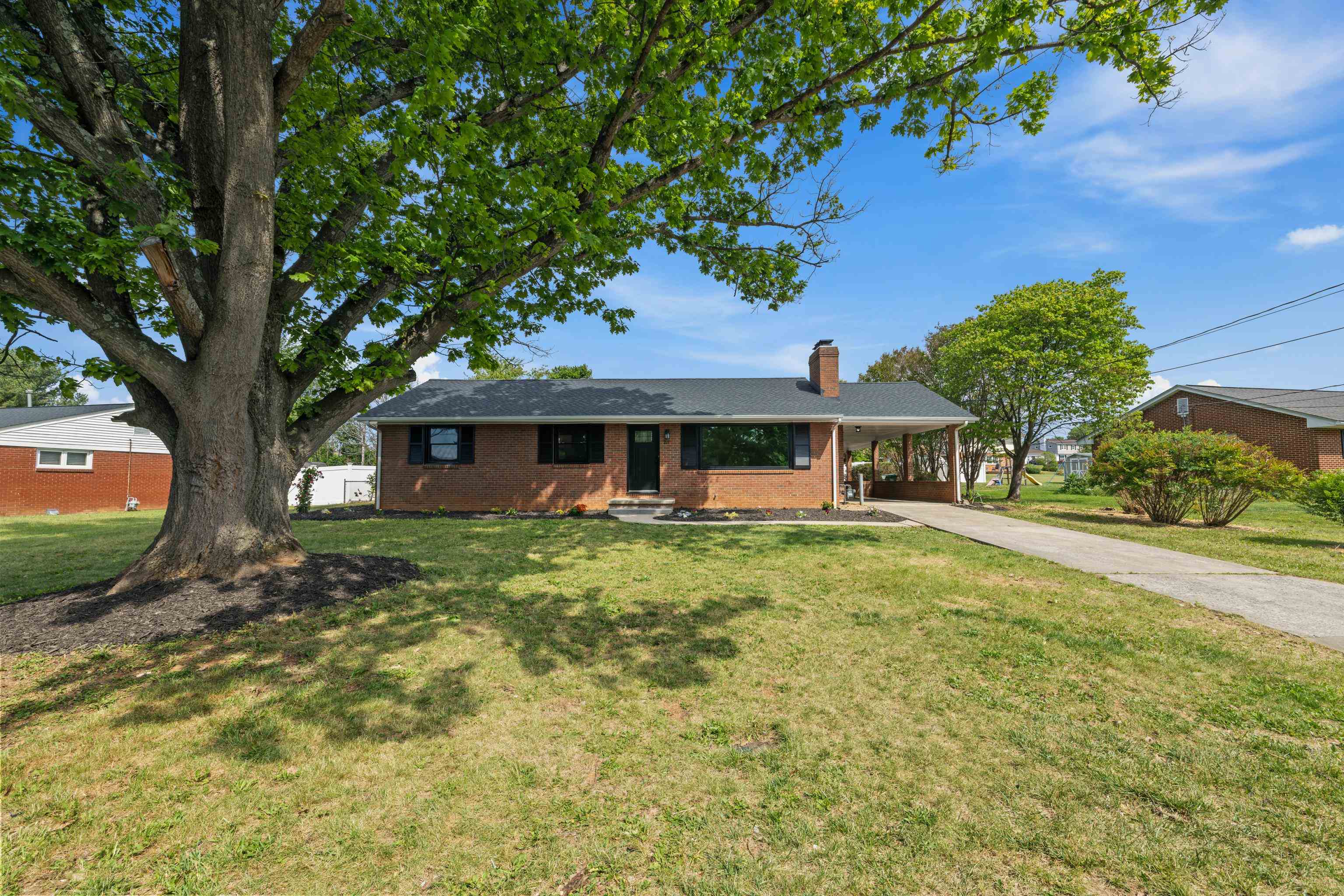 217 STONEWALL DR, WAYNESBORO, Virginia 22980, 4 Bedrooms Bedrooms, ,3 BathroomsBathrooms,Residential,217 STONEWALL DR,677188 MLS # 677188