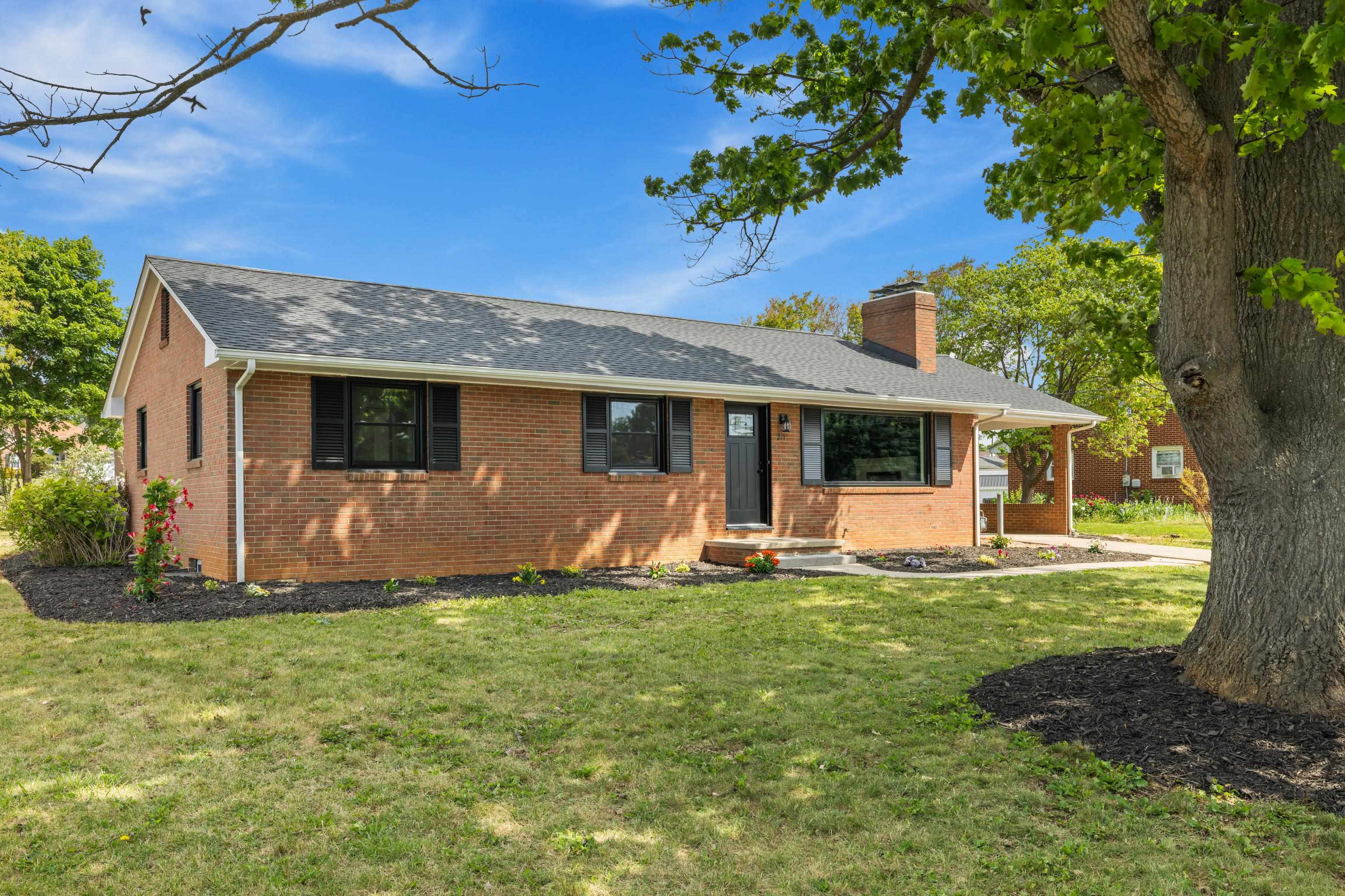 217 STONEWALL DR, WAYNESBORO, Virginia 22980, 4 Bedrooms Bedrooms, ,3 BathroomsBathrooms,Residential,217 STONEWALL DR,677188 MLS # 677188