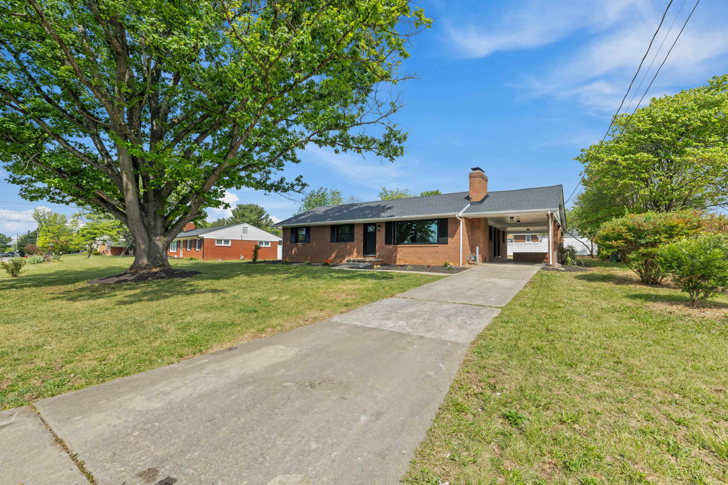 217 STONEWALL DR, WAYNESBORO, Virginia 22980, 4 Bedrooms Bedrooms, ,3 BathroomsBathrooms,Residential,217 STONEWALL DR,677188 MLS # 677188