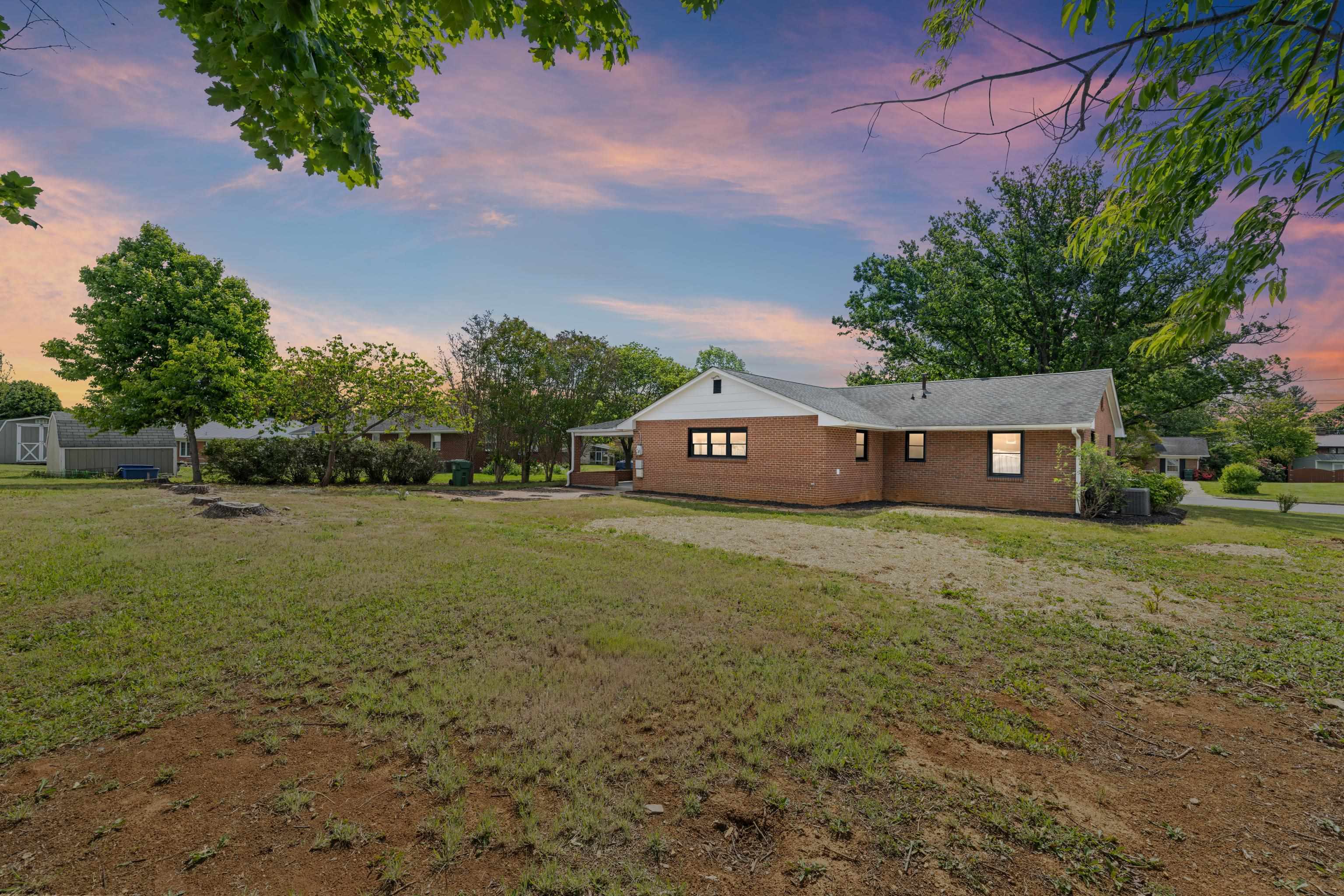 217 STONEWALL DR, WAYNESBORO, Virginia 22980, 4 Bedrooms Bedrooms, ,3 BathroomsBathrooms,Residential,217 STONEWALL DR,677188 MLS # 677188