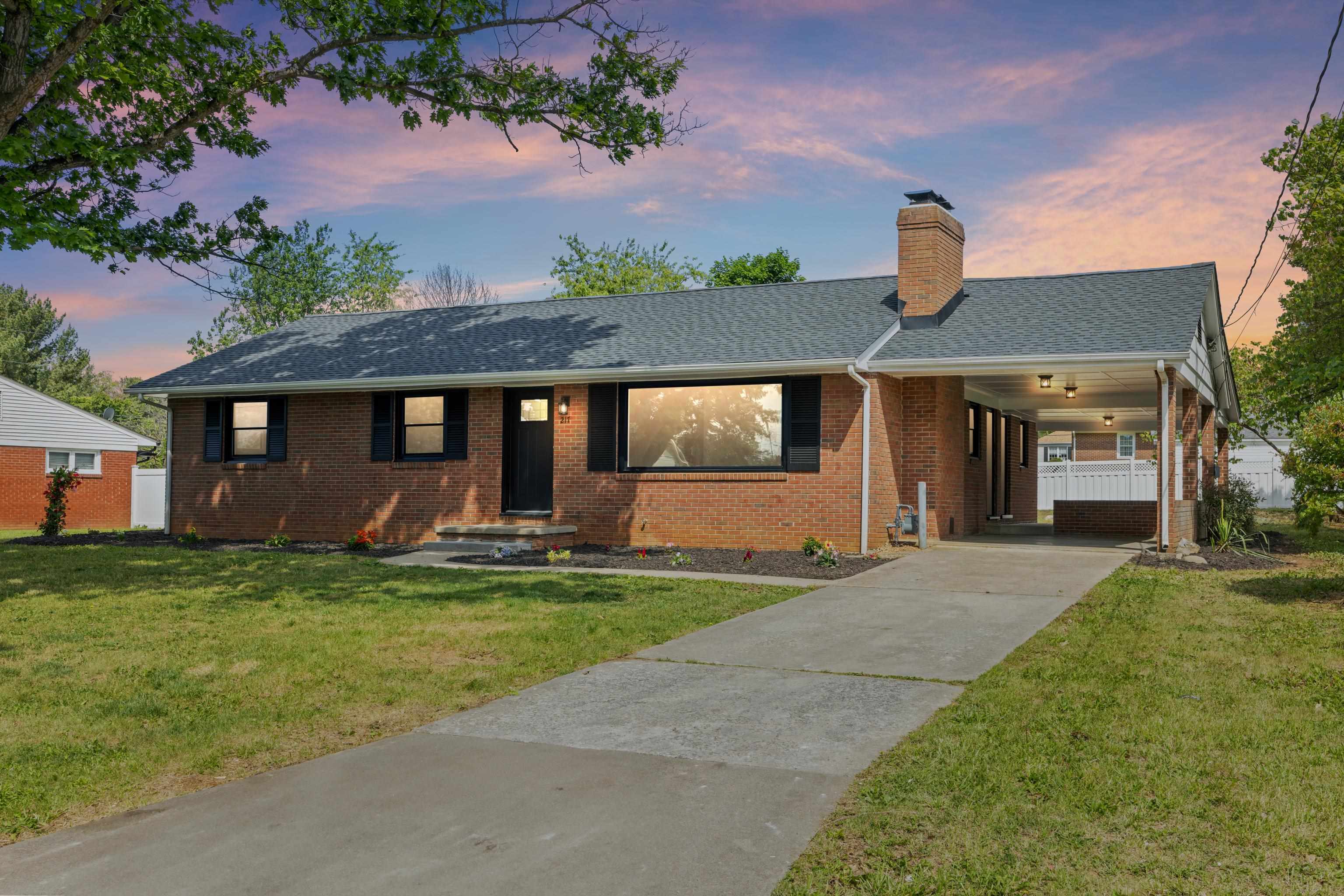 217 STONEWALL DR, WAYNESBORO, Virginia 22980, 4 Bedrooms Bedrooms, ,3 BathroomsBathrooms,Residential,217 STONEWALL DR,677188 MLS # 677188