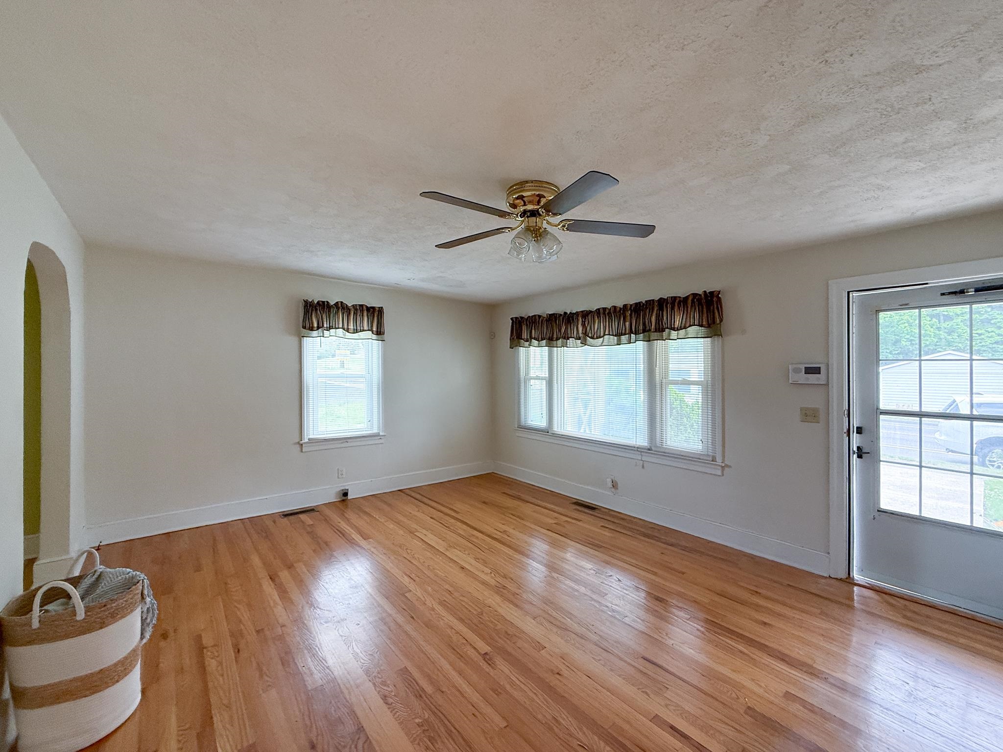 381 E 29TH ST, BUENA VISTA, Virginia 24416, 3 Bedrooms Bedrooms, ,1 BathroomBathrooms,Residential,381 E 29TH ST,677190 MLS # 677190