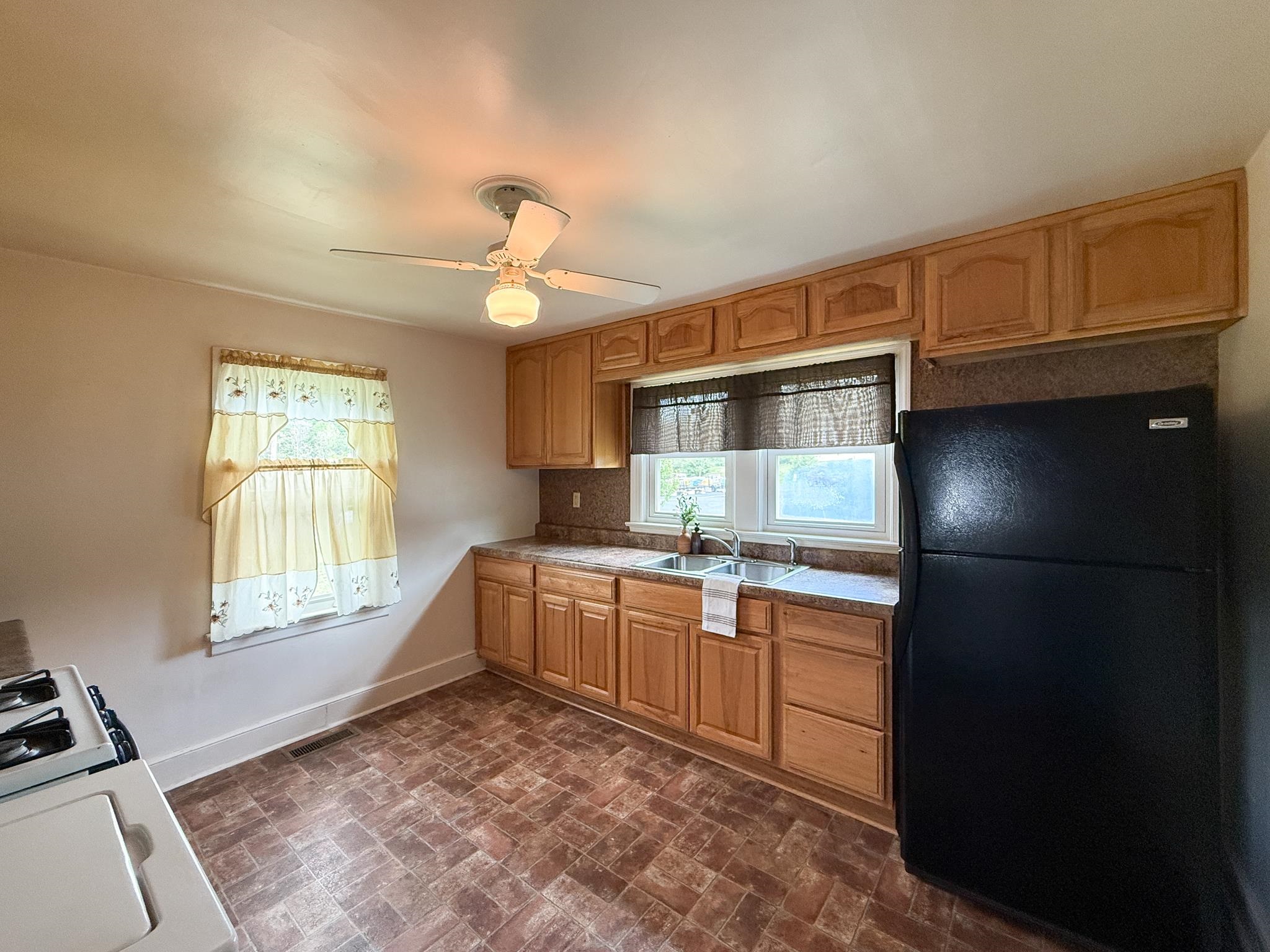 381 E 29TH ST, BUENA VISTA, Virginia 24416, 3 Bedrooms Bedrooms, ,1 BathroomBathrooms,Residential,381 E 29TH ST,677190 MLS # 677190
