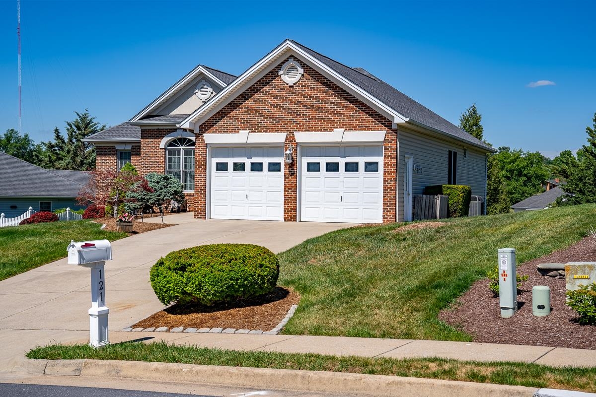 121 LEONARD CT, HARRISONBURG, Virginia 22801, 4 Bedrooms Bedrooms, ,3 BathroomsBathrooms,Residential,121 LEONARD CT,677193 MLS # 677193