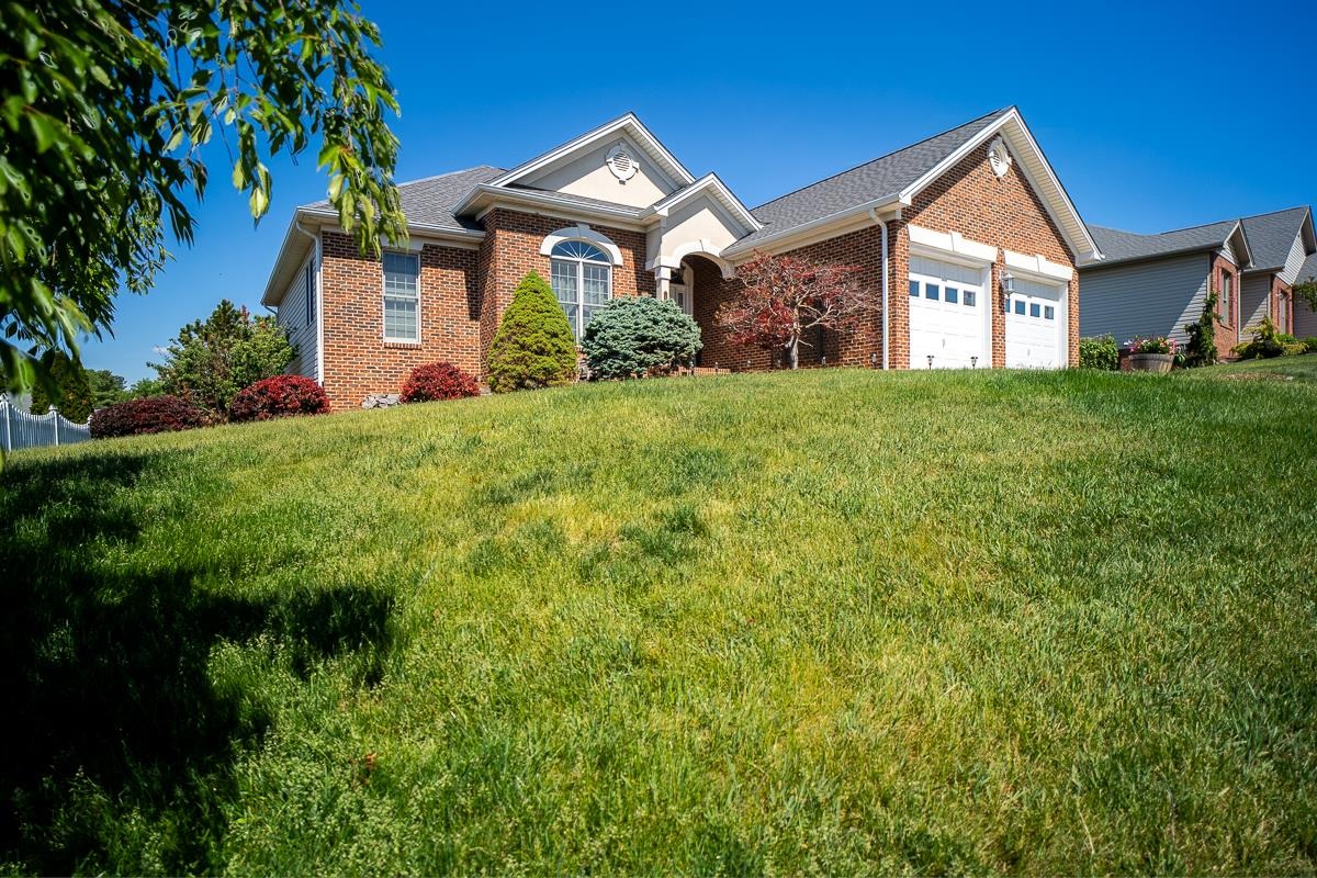 121 LEONARD CT, HARRISONBURG, Virginia 22801, 4 Bedrooms Bedrooms, ,3 BathroomsBathrooms,Residential,121 LEONARD CT,677193 MLS # 677193