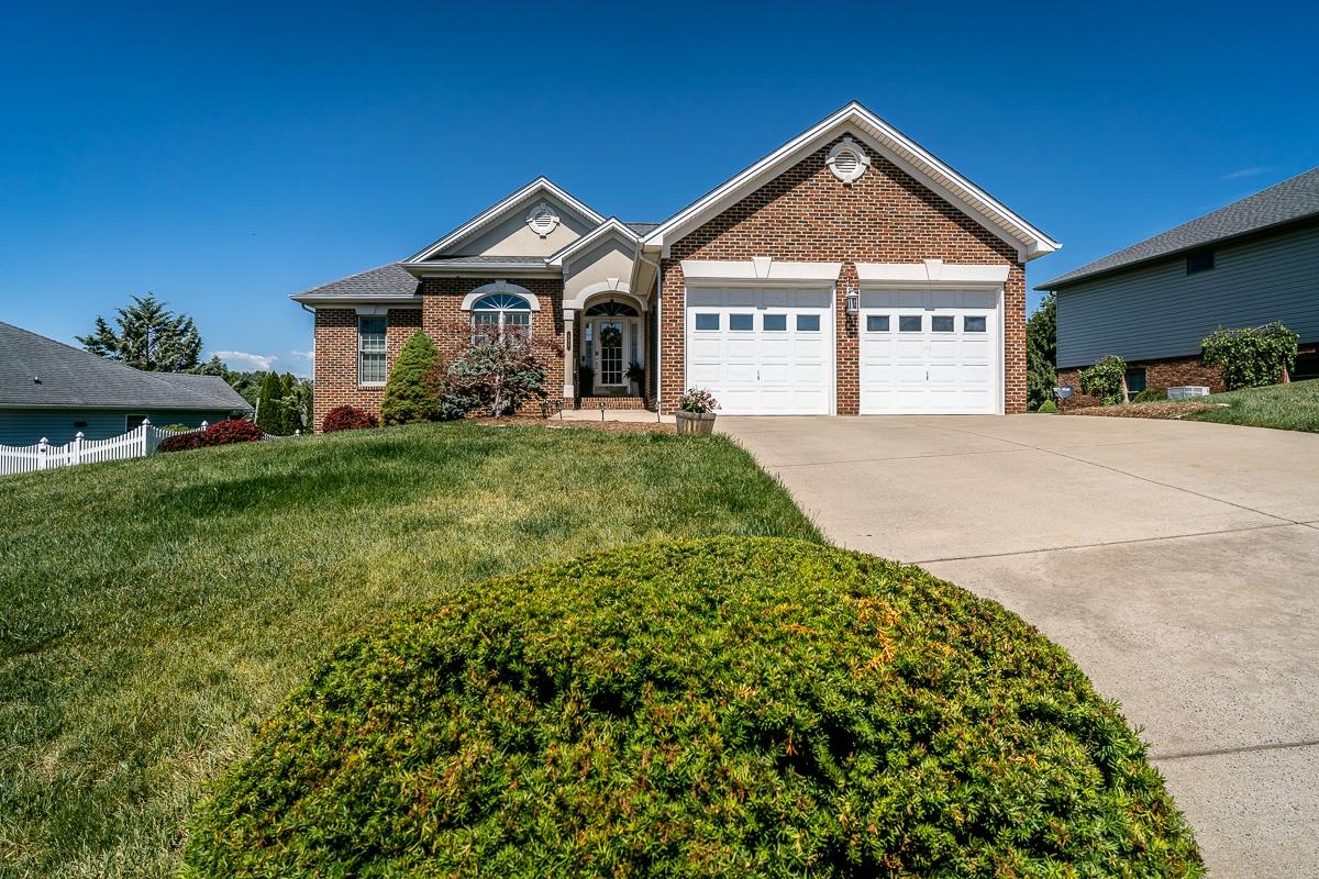 121 LEONARD CT, HARRISONBURG, Virginia 22801, 4 Bedrooms Bedrooms, ,3 BathroomsBathrooms,Residential,121 LEONARD CT,677193 MLS # 677193