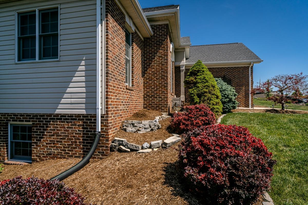 121 LEONARD CT, HARRISONBURG, Virginia 22801, 4 Bedrooms Bedrooms, ,3 BathroomsBathrooms,Residential,121 LEONARD CT,677193 MLS # 677193