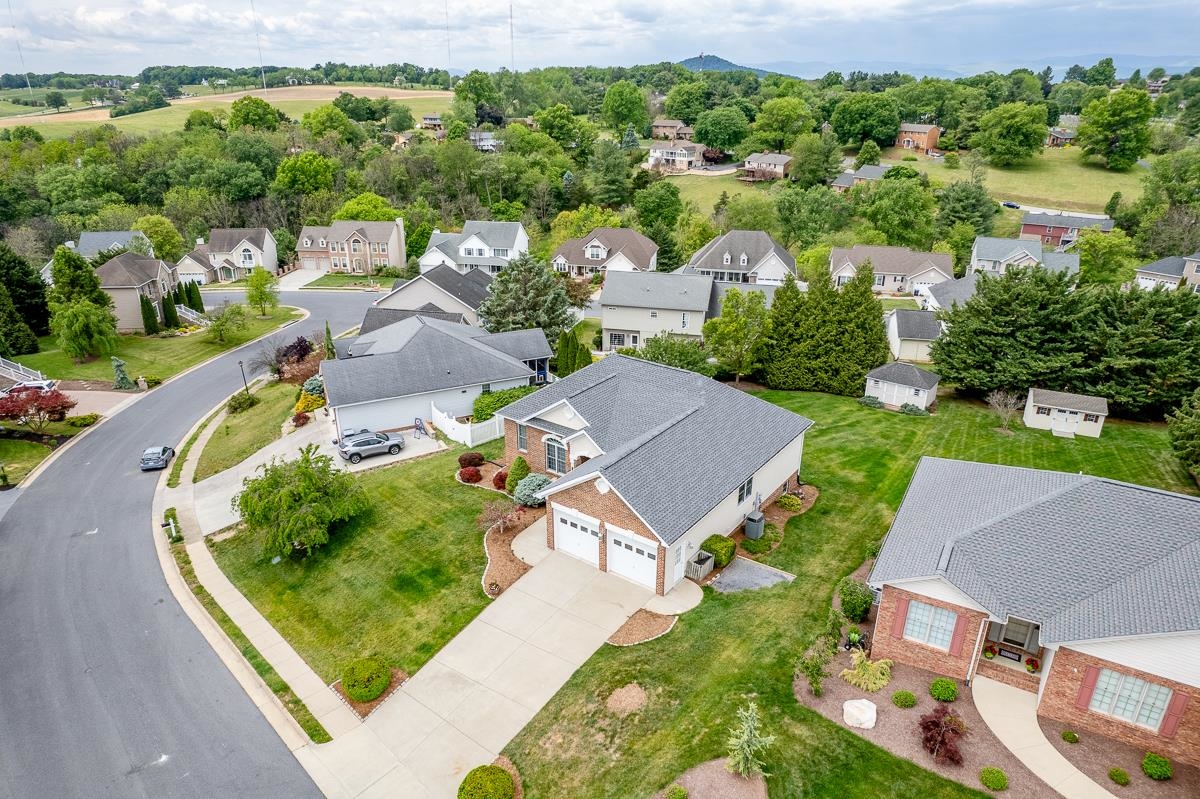 121 LEONARD CT, HARRISONBURG, Virginia 22801, 4 Bedrooms Bedrooms, ,3 BathroomsBathrooms,Residential,121 LEONARD CT,677193 MLS # 677193