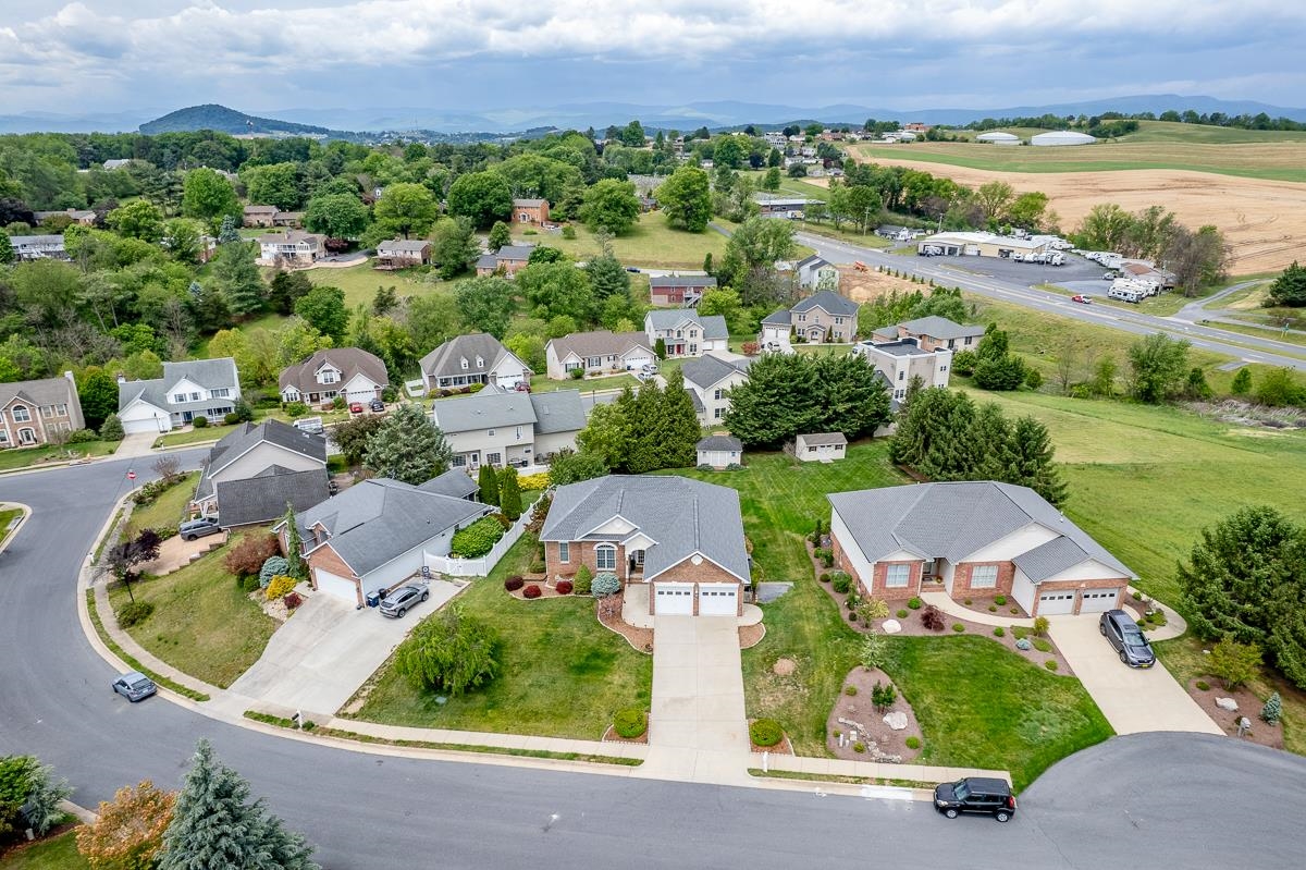 121 LEONARD CT, HARRISONBURG, Virginia 22801, 4 Bedrooms Bedrooms, ,3 BathroomsBathrooms,Residential,121 LEONARD CT,677193 MLS # 677193
