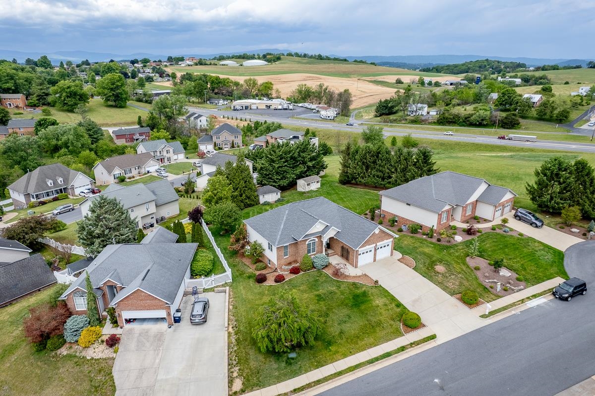 121 LEONARD CT, HARRISONBURG, Virginia 22801, 4 Bedrooms Bedrooms, ,3 BathroomsBathrooms,Residential,121 LEONARD CT,677193 MLS # 677193