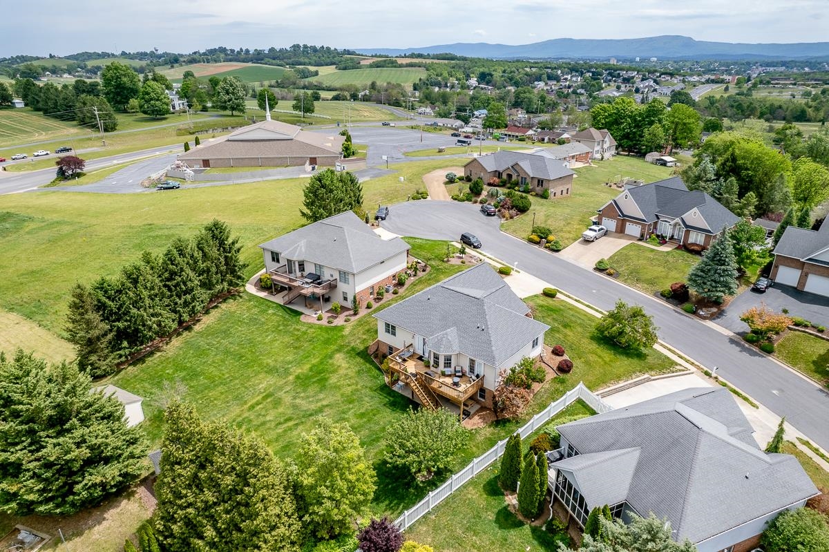 121 LEONARD CT, HARRISONBURG, Virginia 22801, 4 Bedrooms Bedrooms, ,3 BathroomsBathrooms,Residential,121 LEONARD CT,677193 MLS # 677193