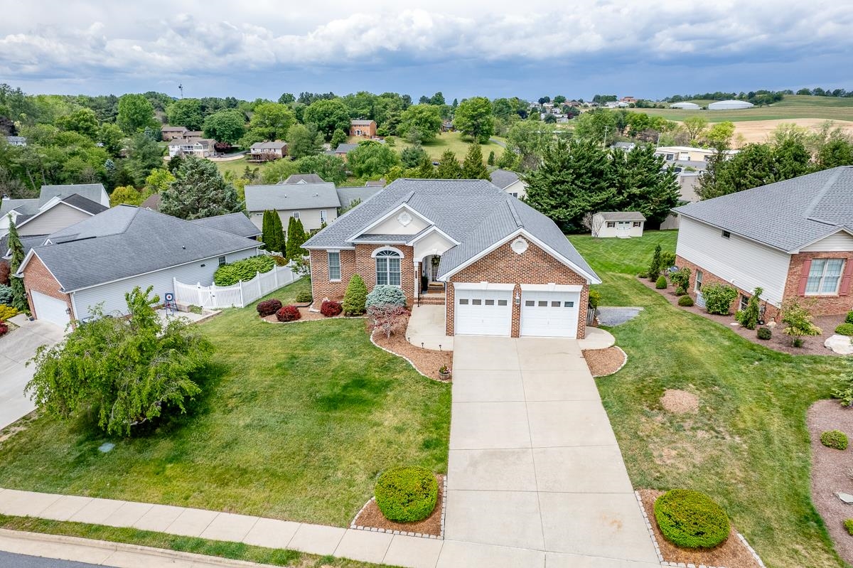 121 LEONARD CT, HARRISONBURG, Virginia 22801, 4 Bedrooms Bedrooms, ,3 BathroomsBathrooms,Residential,121 LEONARD CT,677193 MLS # 677193