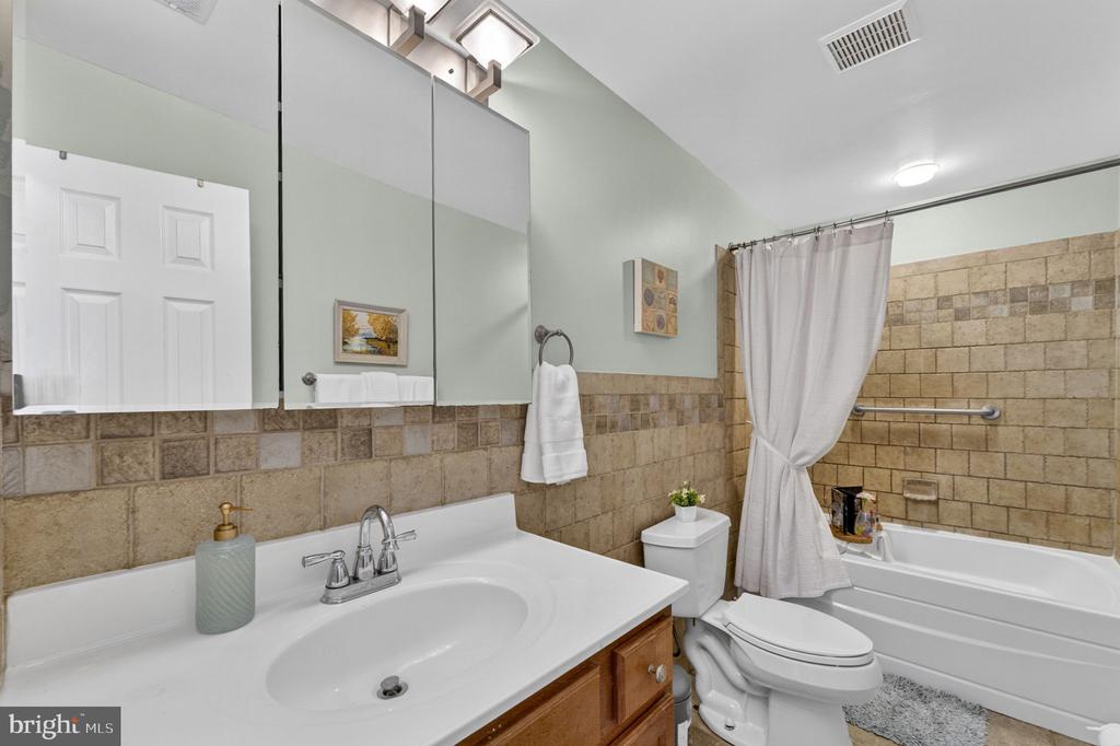 7074 GRAYS MILL RD, WARRENTON, Virginia 20187, 3 Bedrooms Bedrooms, ,2 BathroomsBathrooms,Residential,7074 GRAYS MILL RD,VAFQ2022054 MLS # VAFQ2022054