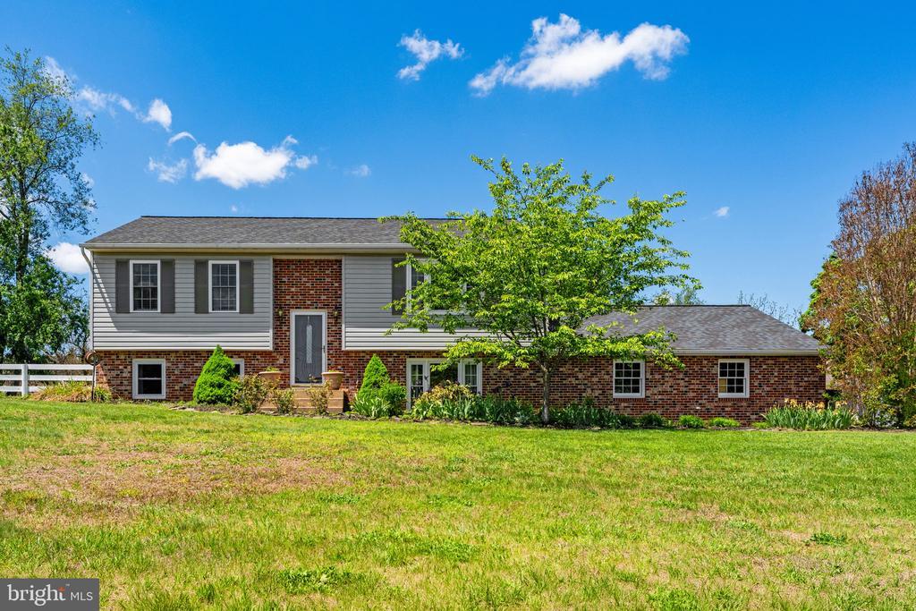 7074 GRAYS MILL RD, WARRENTON, Virginia 20187, 3 Bedrooms Bedrooms, ,2 BathroomsBathrooms,Residential,7074 GRAYS MILL RD,VAFQ2022054 MLS # VAFQ2022054