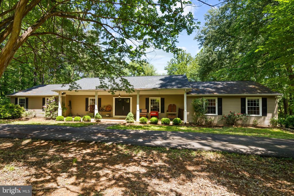 7281 FORREST RD, WARRENTON, Virginia 20187, 5 Bedrooms Bedrooms, ,3 BathroomsBathrooms,Residential,7281 FORREST RD,VAFQ2022036 MLS # VAFQ2022036