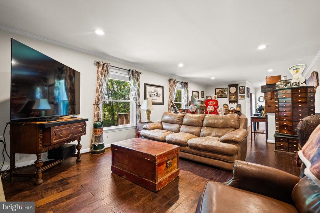 7281 FORREST RD, WARRENTON, Virginia 20187, 5 Bedrooms Bedrooms, ,3 BathroomsBathrooms,Residential,7281 FORREST RD,VAFQ2022036 MLS # VAFQ2022036