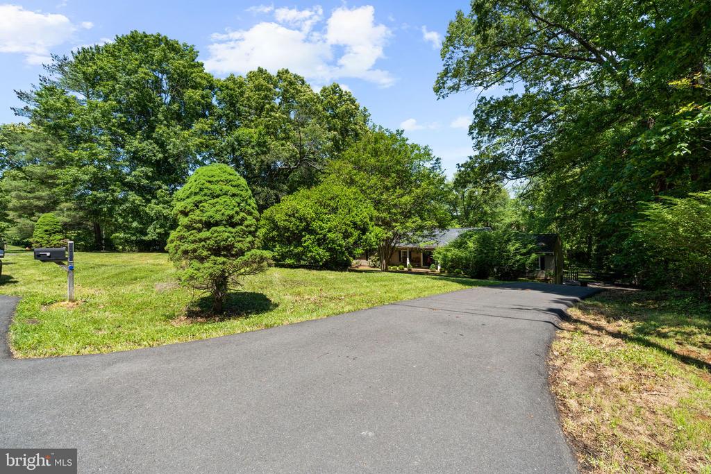 7281 FORREST RD, WARRENTON, Virginia 20187, 5 Bedrooms Bedrooms, ,3 BathroomsBathrooms,Residential,7281 FORREST RD,VAFQ2022036 MLS # VAFQ2022036