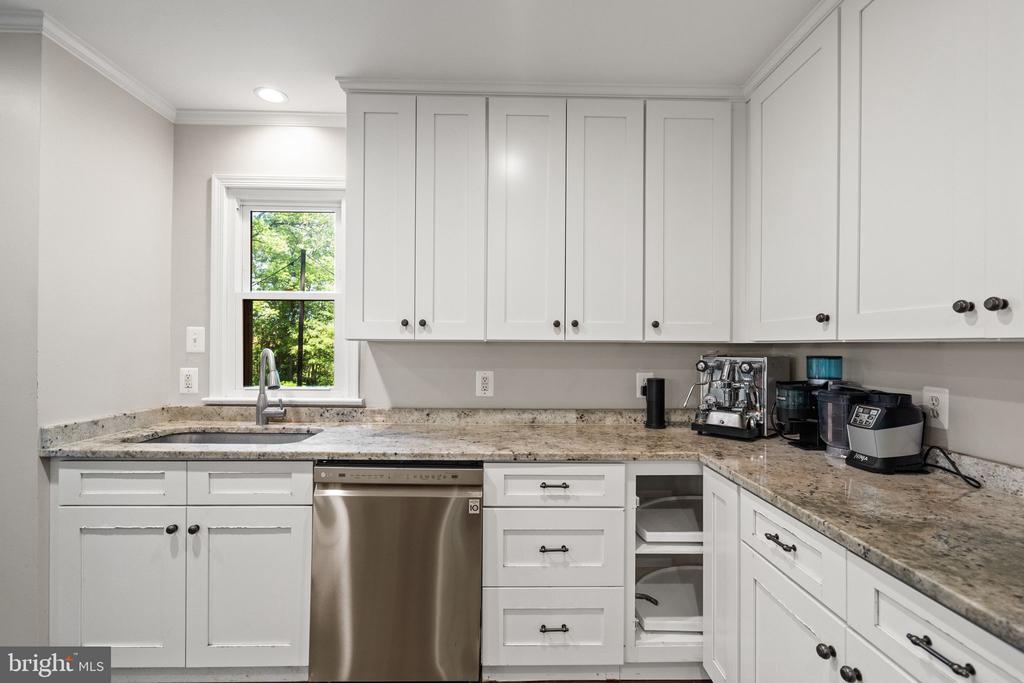 7281 FORREST RD, WARRENTON, Virginia 20187, 5 Bedrooms Bedrooms, ,3 BathroomsBathrooms,Residential,7281 FORREST RD,VAFQ2022036 MLS # VAFQ2022036