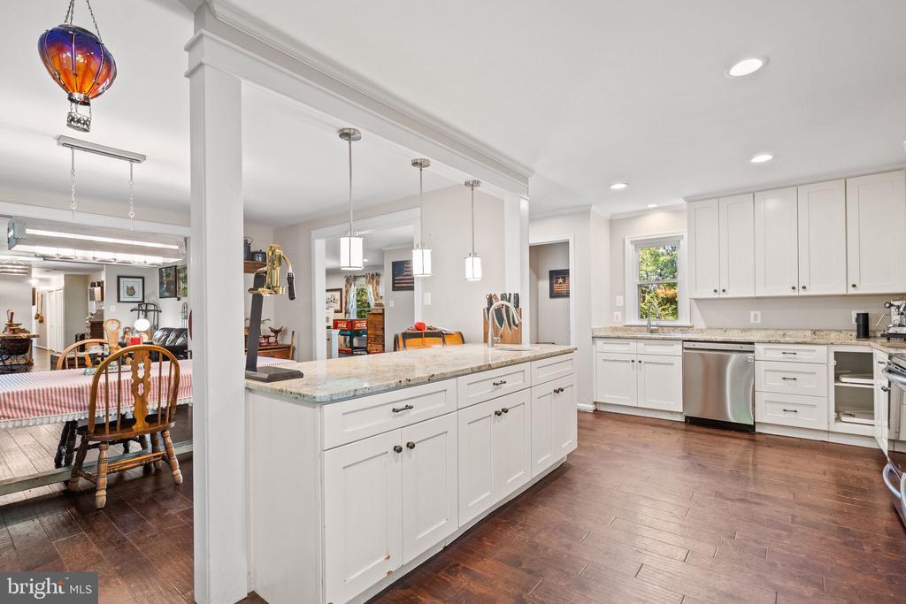 7281 FORREST RD, WARRENTON, Virginia 20187, 5 Bedrooms Bedrooms, ,3 BathroomsBathrooms,Residential,7281 FORREST RD,VAFQ2022036 MLS # VAFQ2022036