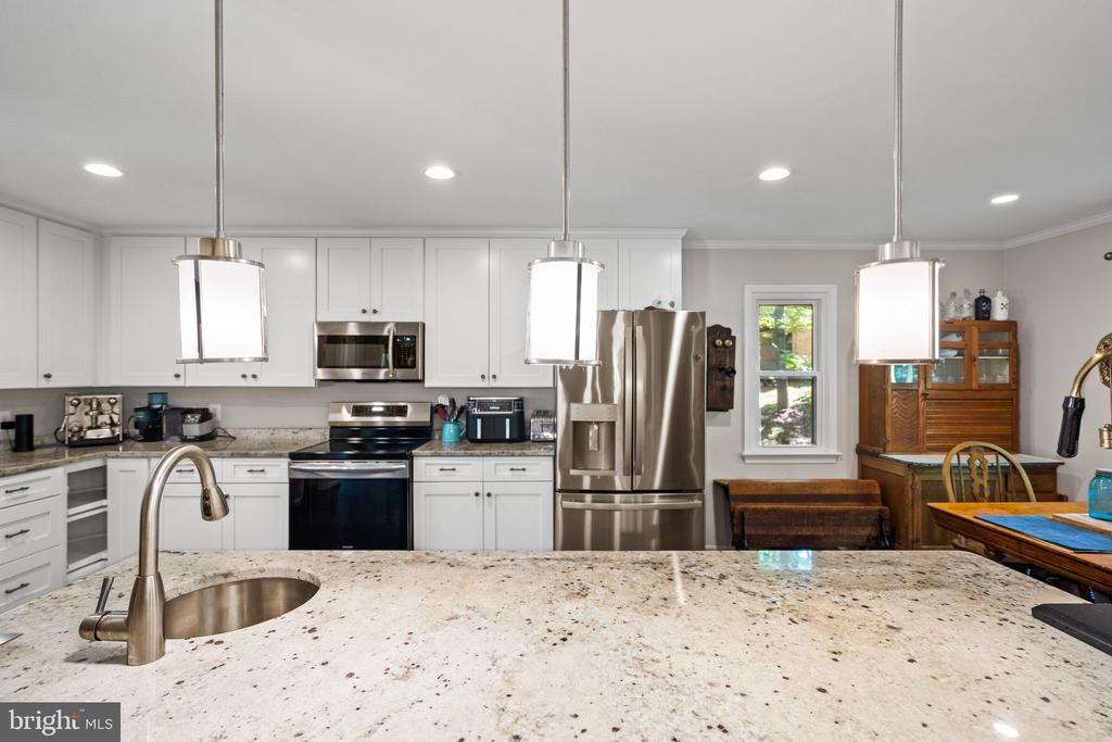 7281 FORREST RD, WARRENTON, Virginia 20187, 5 Bedrooms Bedrooms, ,3 BathroomsBathrooms,Residential,7281 FORREST RD,VAFQ2022036 MLS # VAFQ2022036