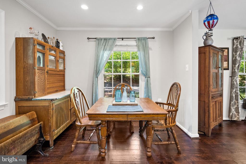 7281 FORREST RD, WARRENTON, Virginia 20187, 5 Bedrooms Bedrooms, ,3 BathroomsBathrooms,Residential,7281 FORREST RD,VAFQ2022036 MLS # VAFQ2022036