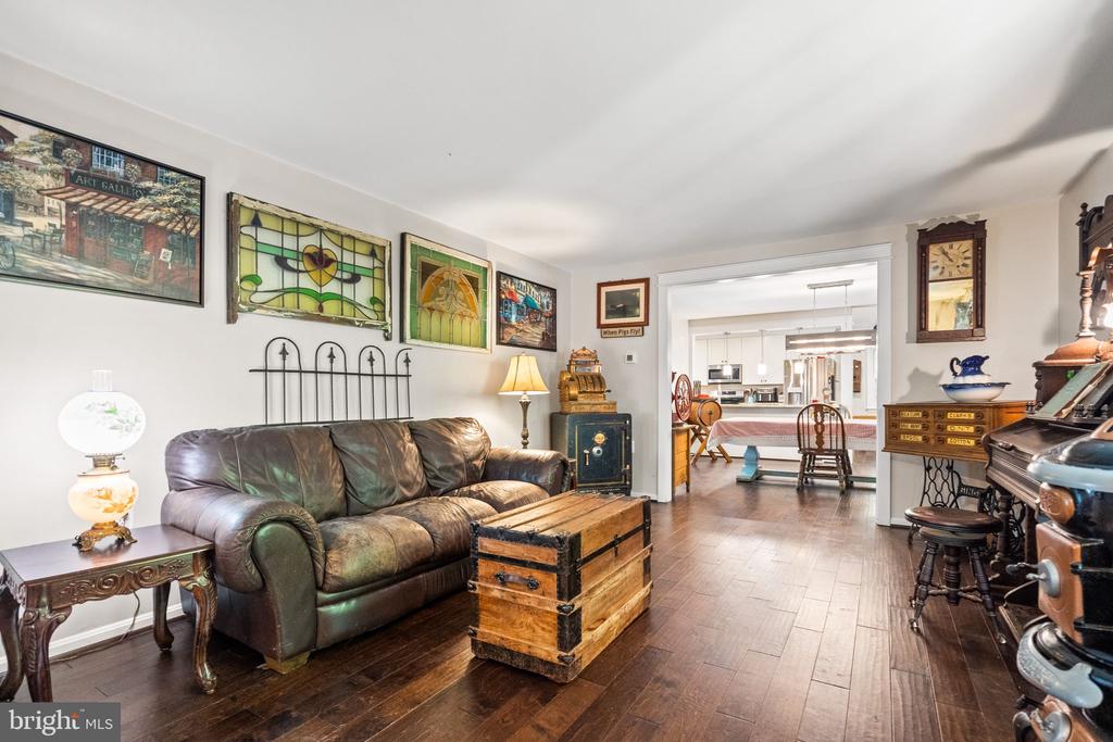 7281 FORREST RD, WARRENTON, Virginia 20187, 5 Bedrooms Bedrooms, ,3 BathroomsBathrooms,Residential,7281 FORREST RD,VAFQ2022036 MLS # VAFQ2022036